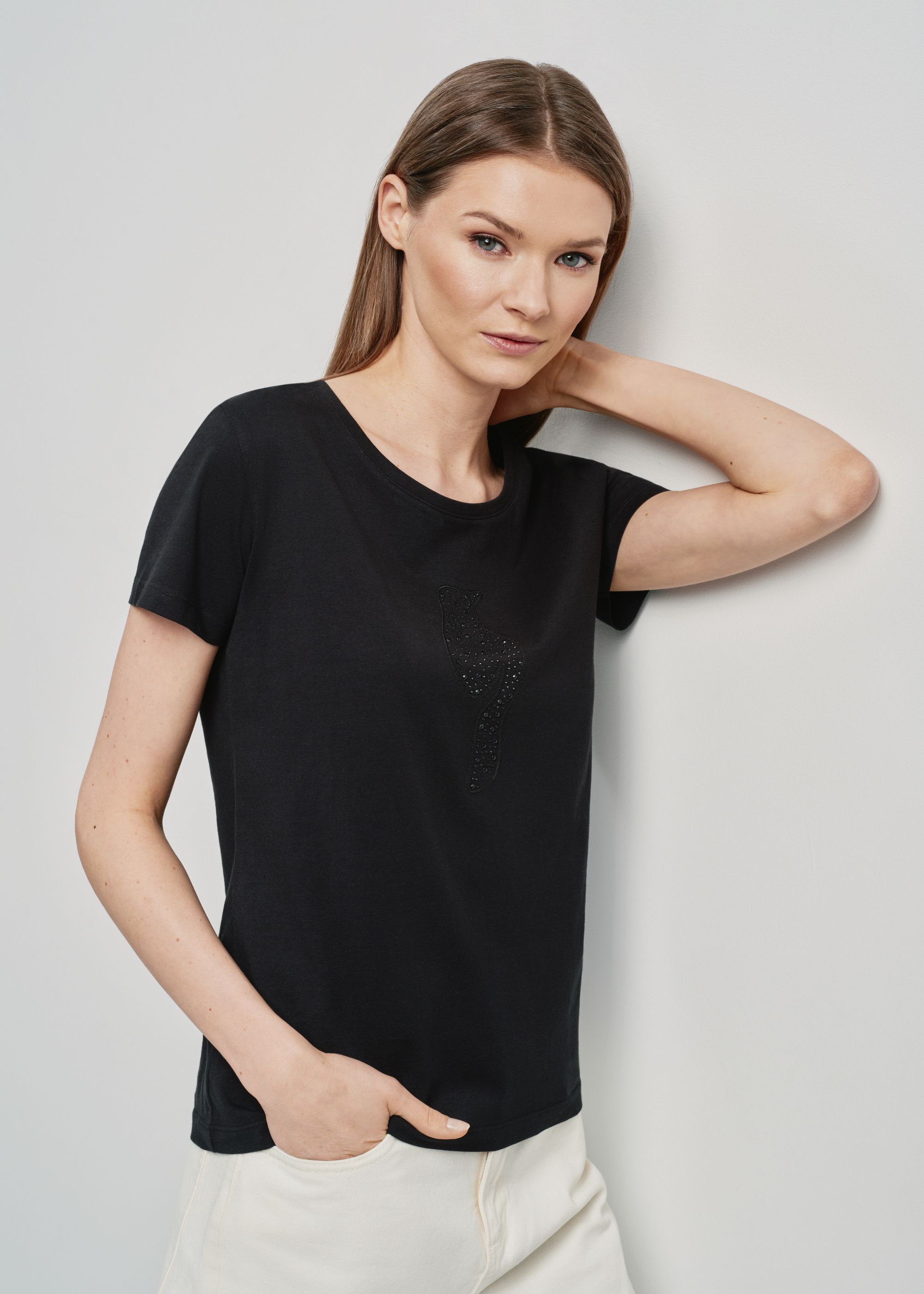 Жіноча чорна футболка з декоративною іволгою