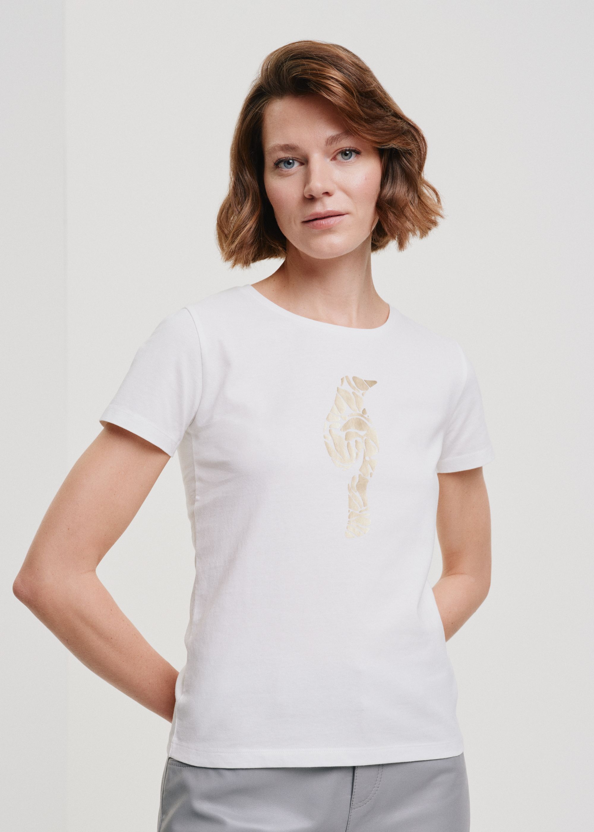 Жіноча кремова футболка з іволгою