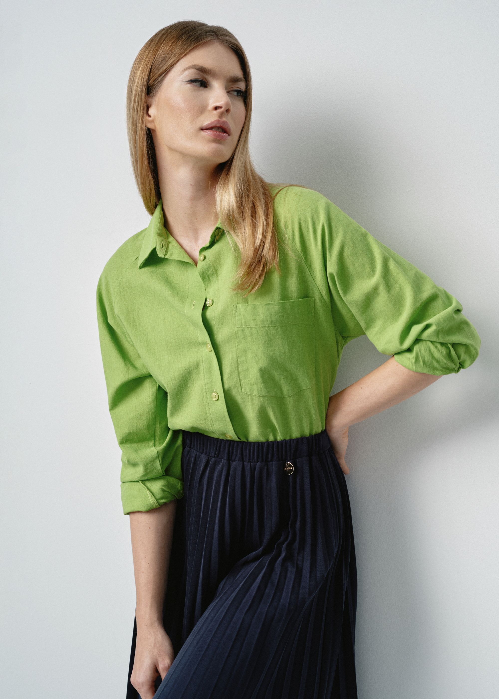 Жіноча лляна сорочка світло-зеленого кольору
