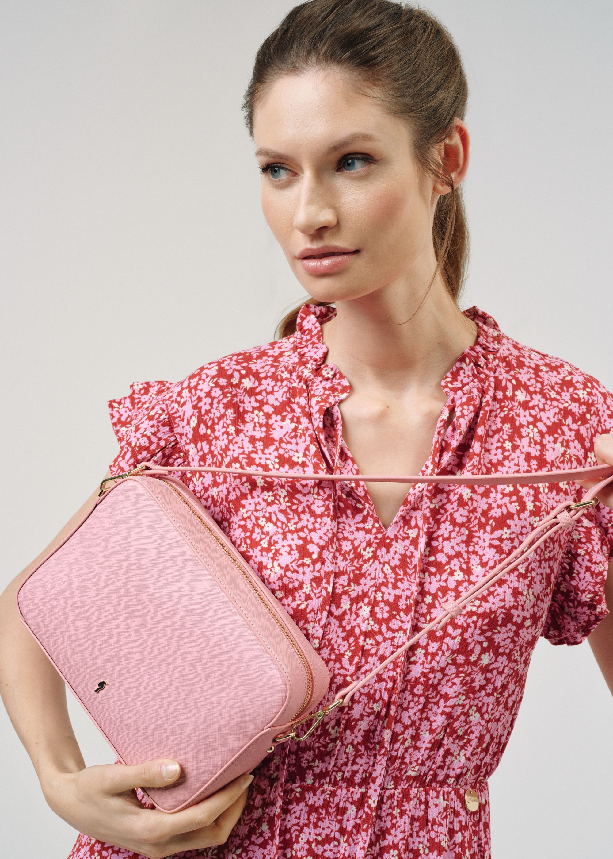 Рожева класична жіноча сумка