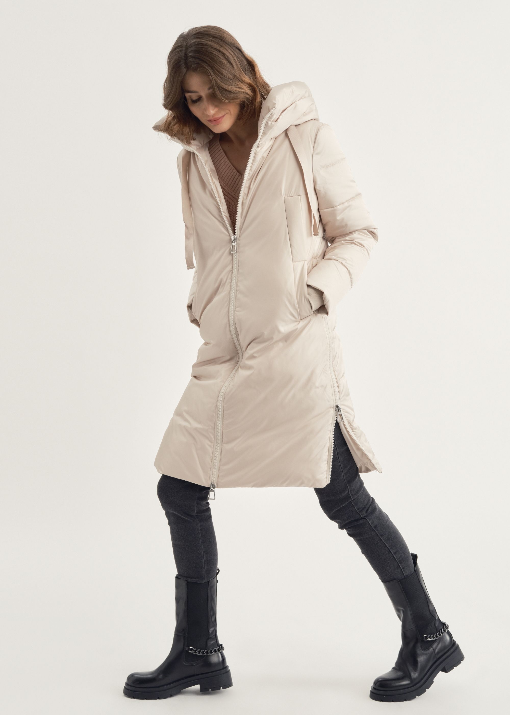 Жіноча зимова куртка бежевого кольору