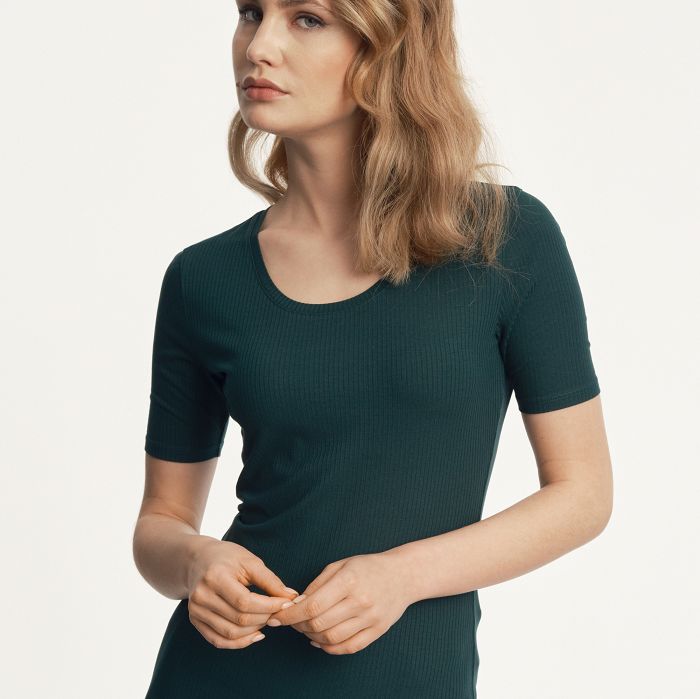 Жіноча зелена базова футболка