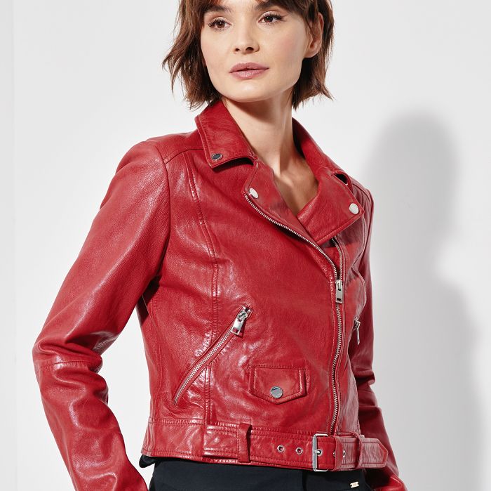 Жіноча червона шкіряна куртка