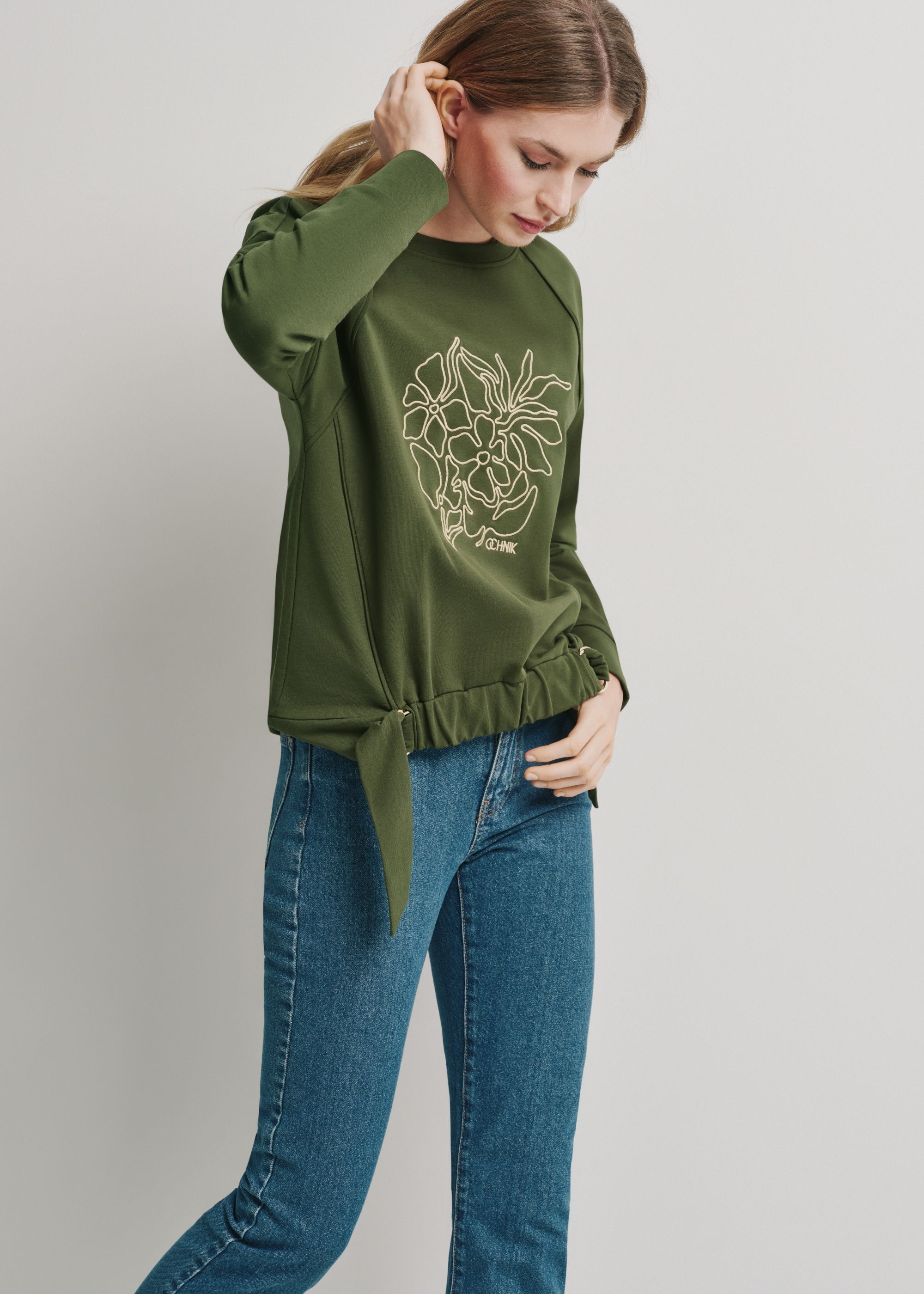 Зелений жіночий світшот з квітковою вишивкою