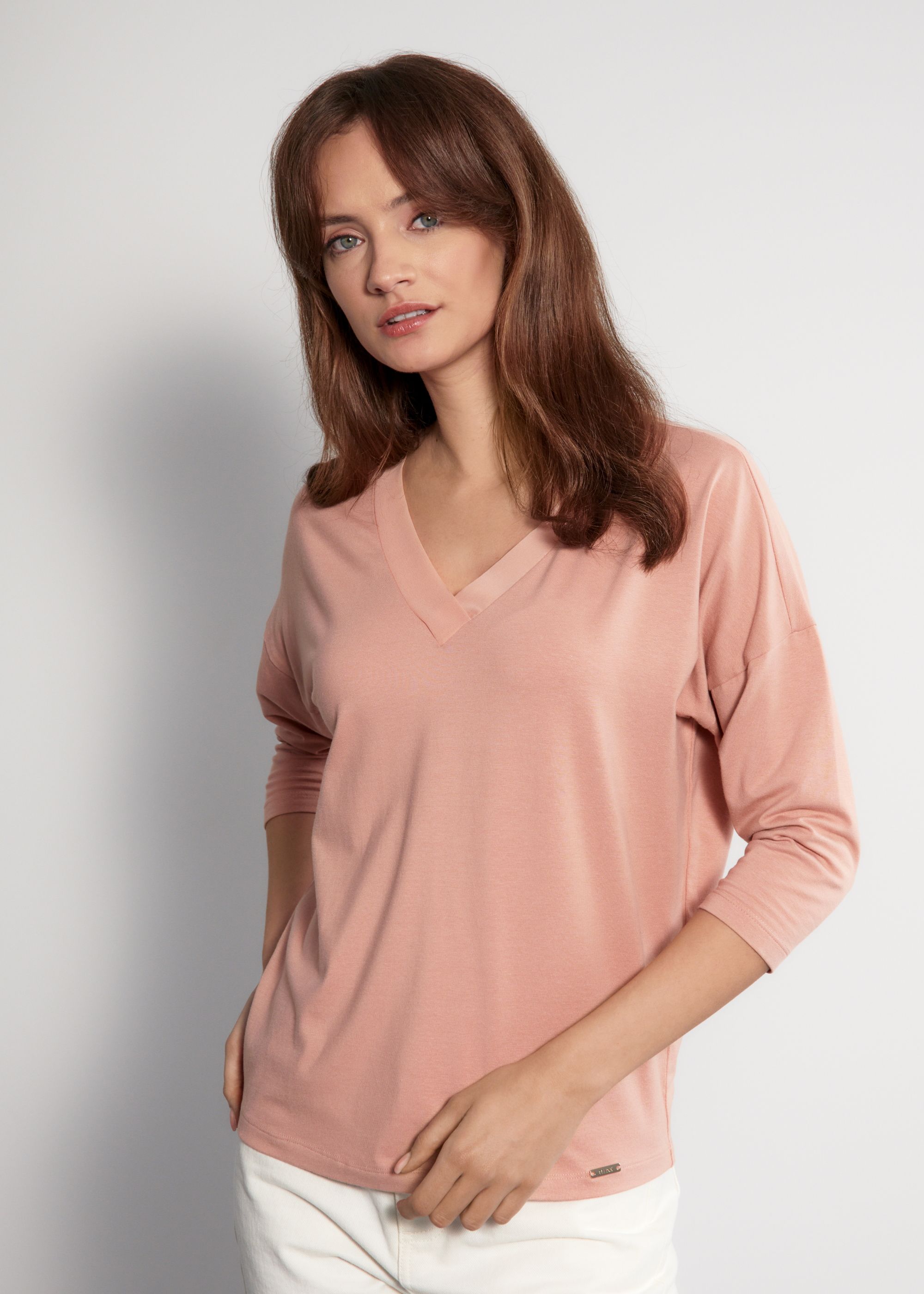 Жіночий пуловер рожевого кольору