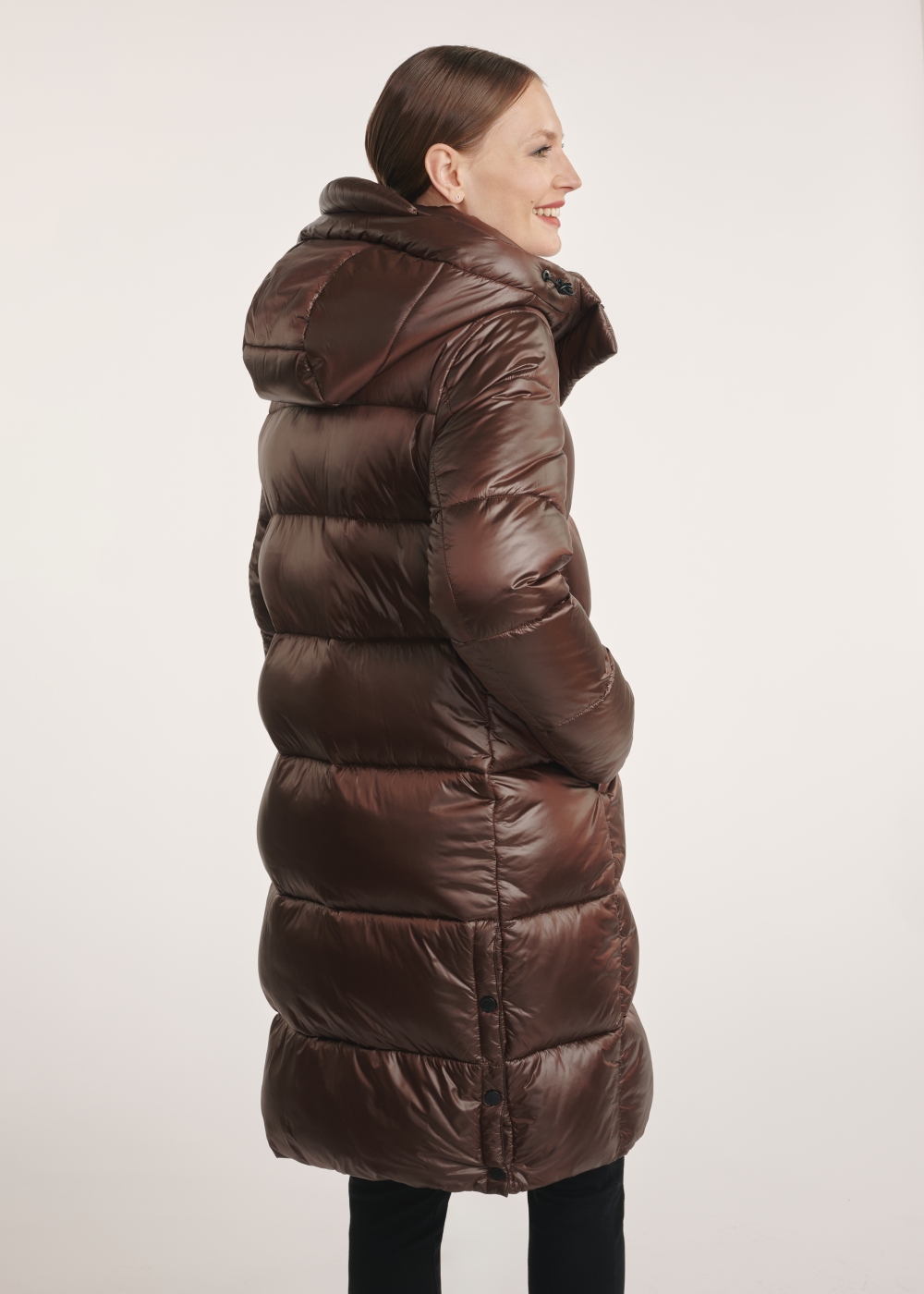 Коричнева довга зимова жіноча куртка KURDT-0531-89(Z25) | OCHNIK