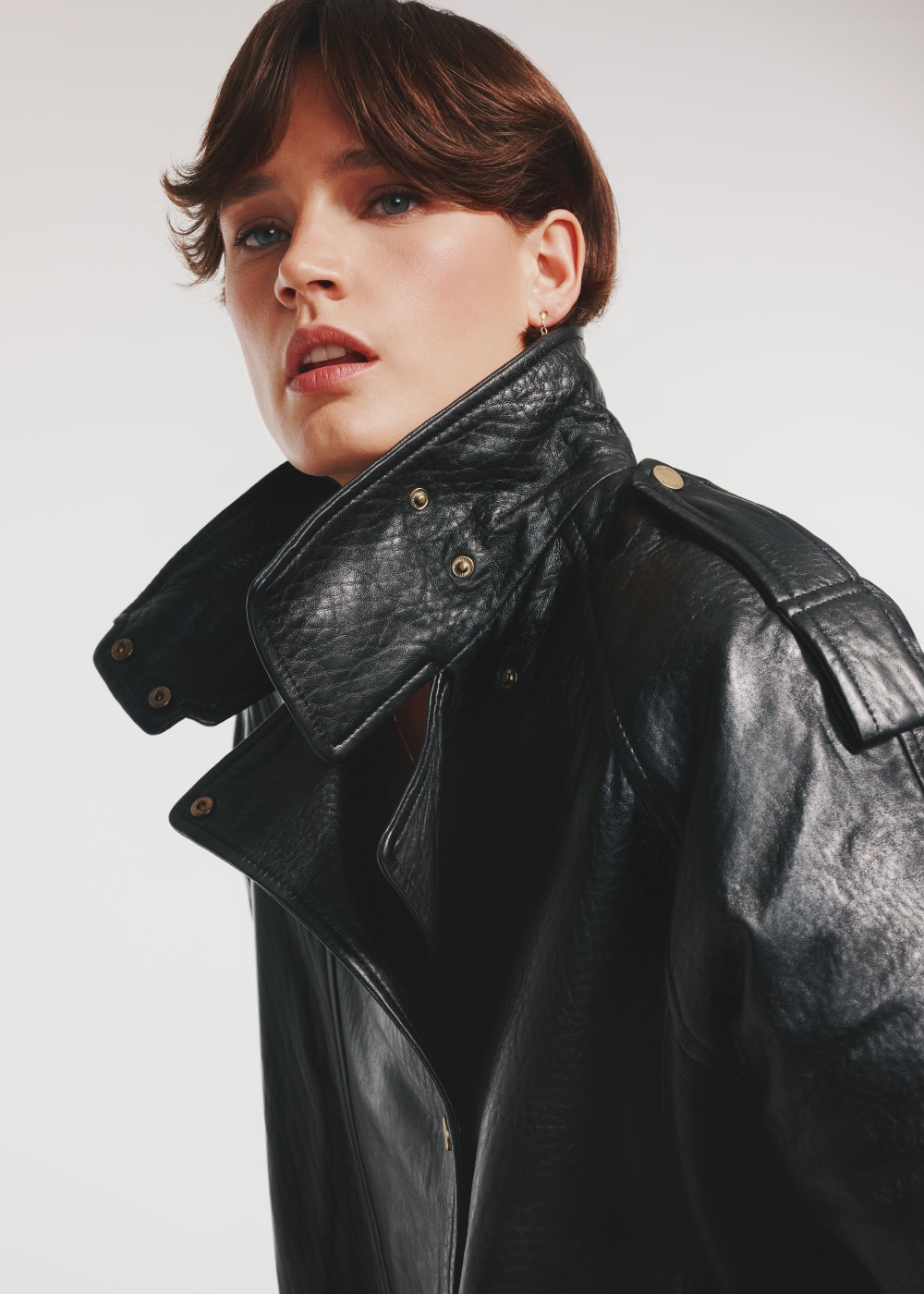 Жіноча чорна шкіряна куртка оверсайз KURDS-0489-1313(Z24) | OCHNIK