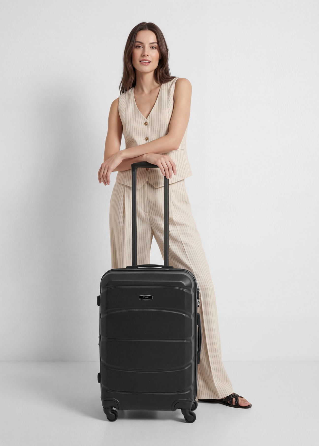 Середній чемодан на колесах WALAB‑0077‑9I‑24(W26)