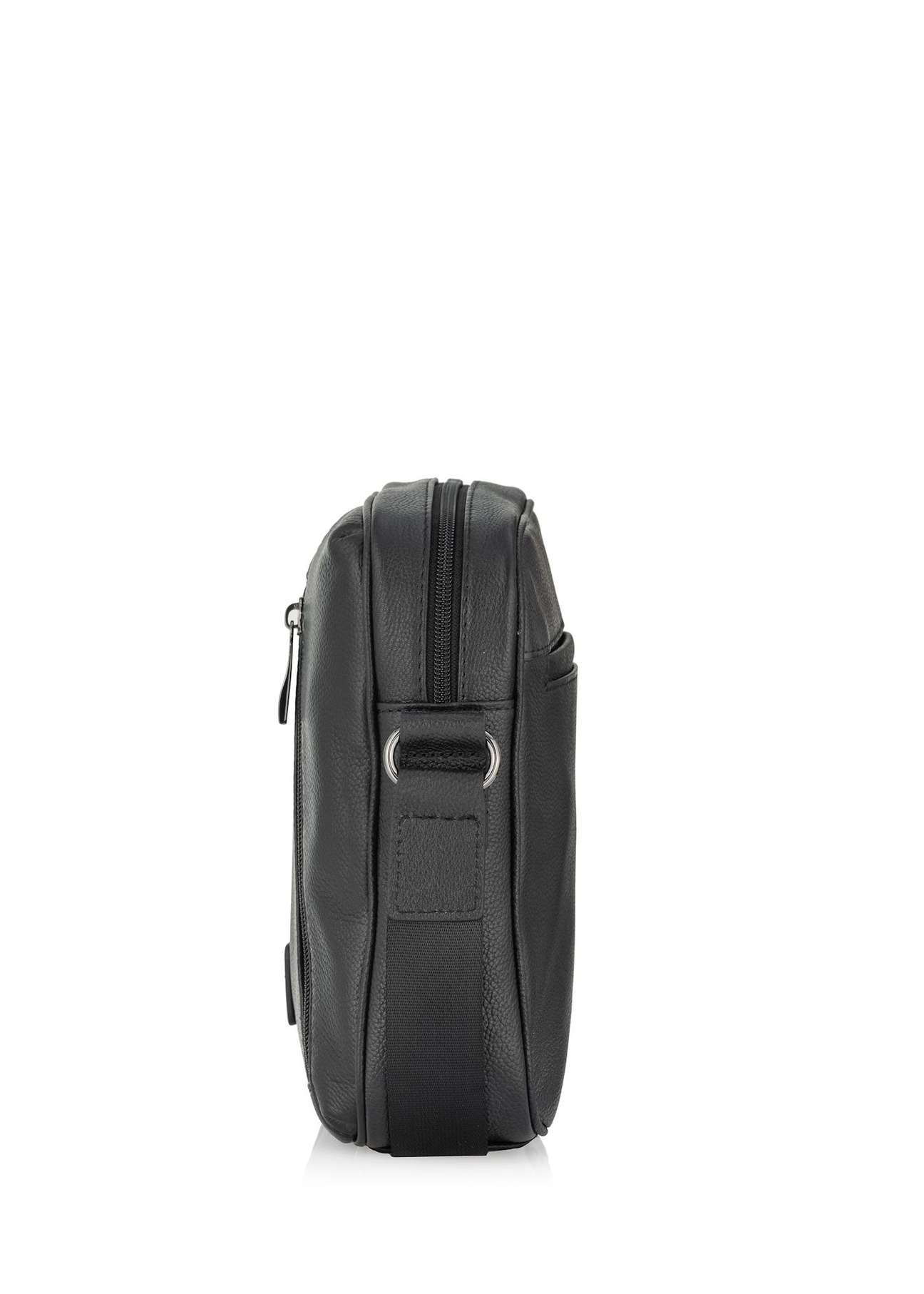 Чорна шкіряна чоловіча сумка TORMS-0251B-99(Z25), вигляд виробу збоку на білому фоні.