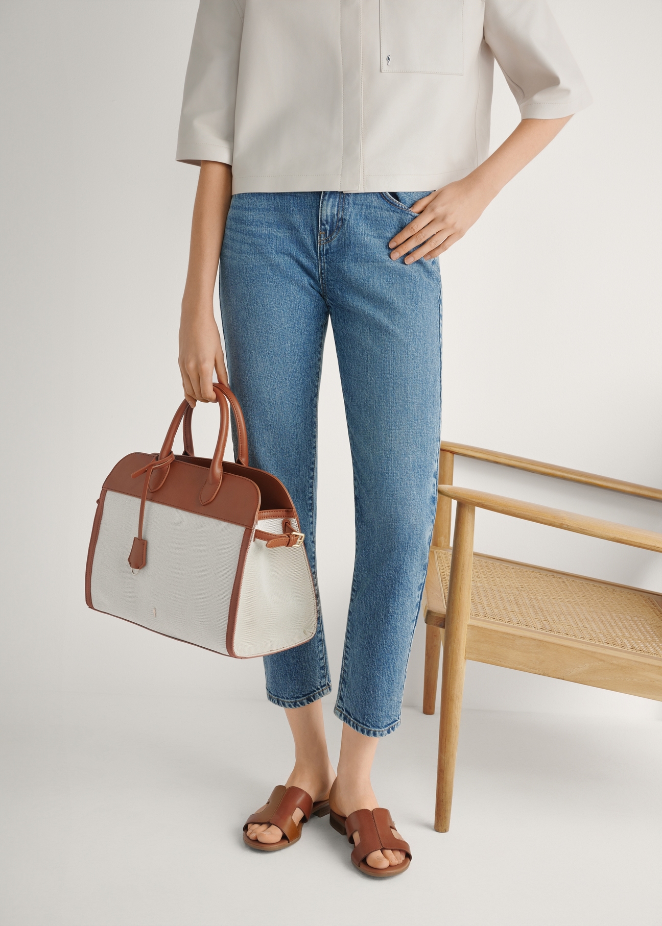 Жіночі шкіряні шльопанці кольору коньяк BUTYD-1064A-1F(W26)