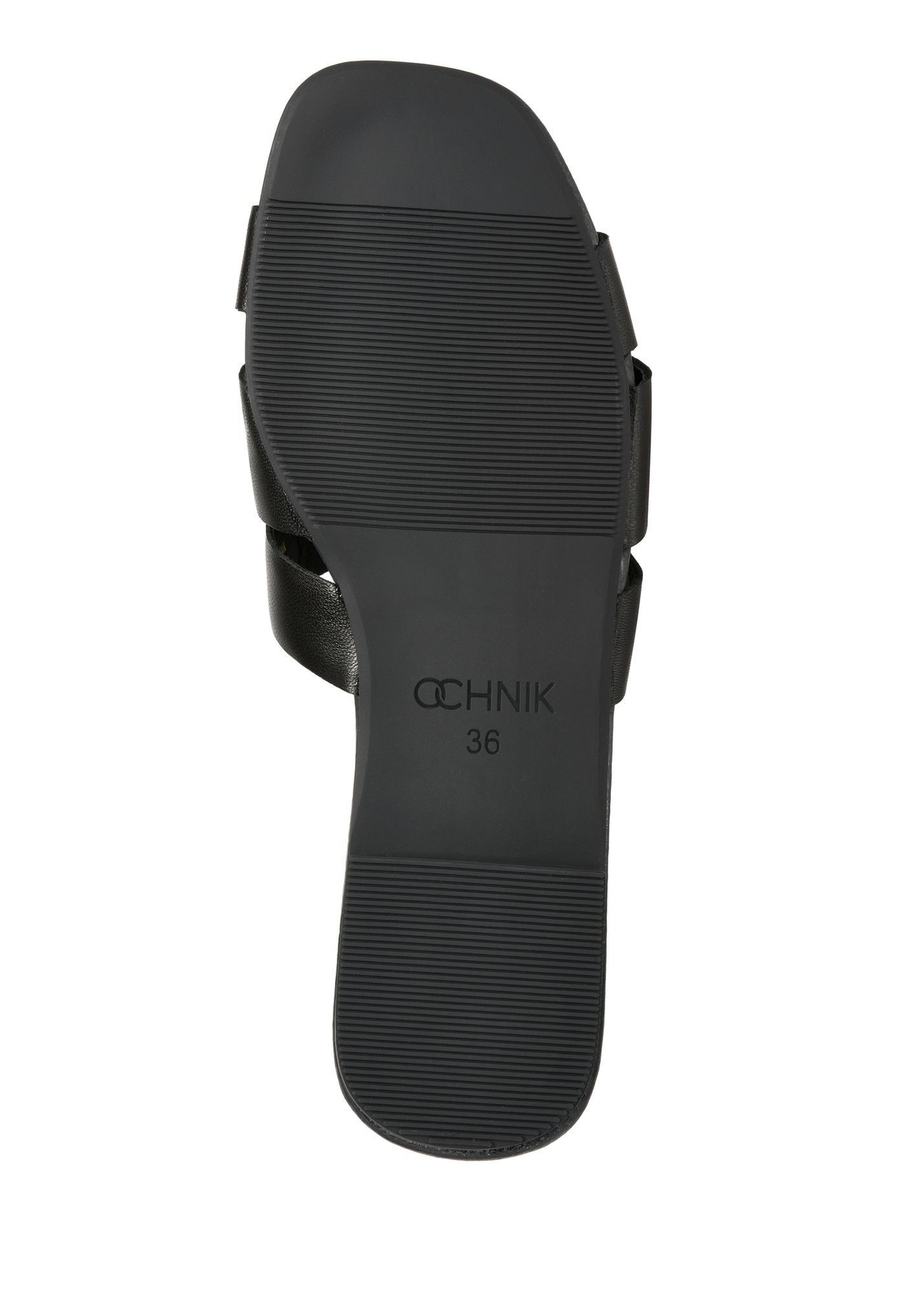 Чорні жіночі шльопанці з тасьмою BUTYD-0904D-99(W26), вигляд підошви виробу на білому фоні.