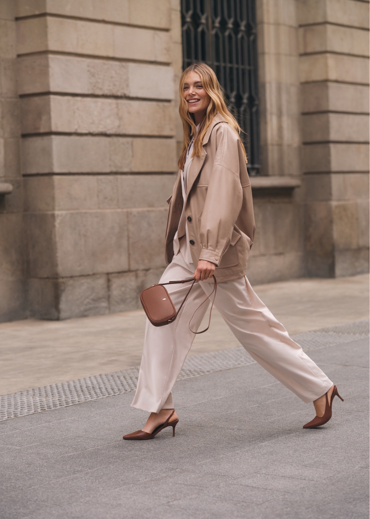 Мала жіноча шкіряна сумка кольору кемел TORES-0466E-1D(W26)