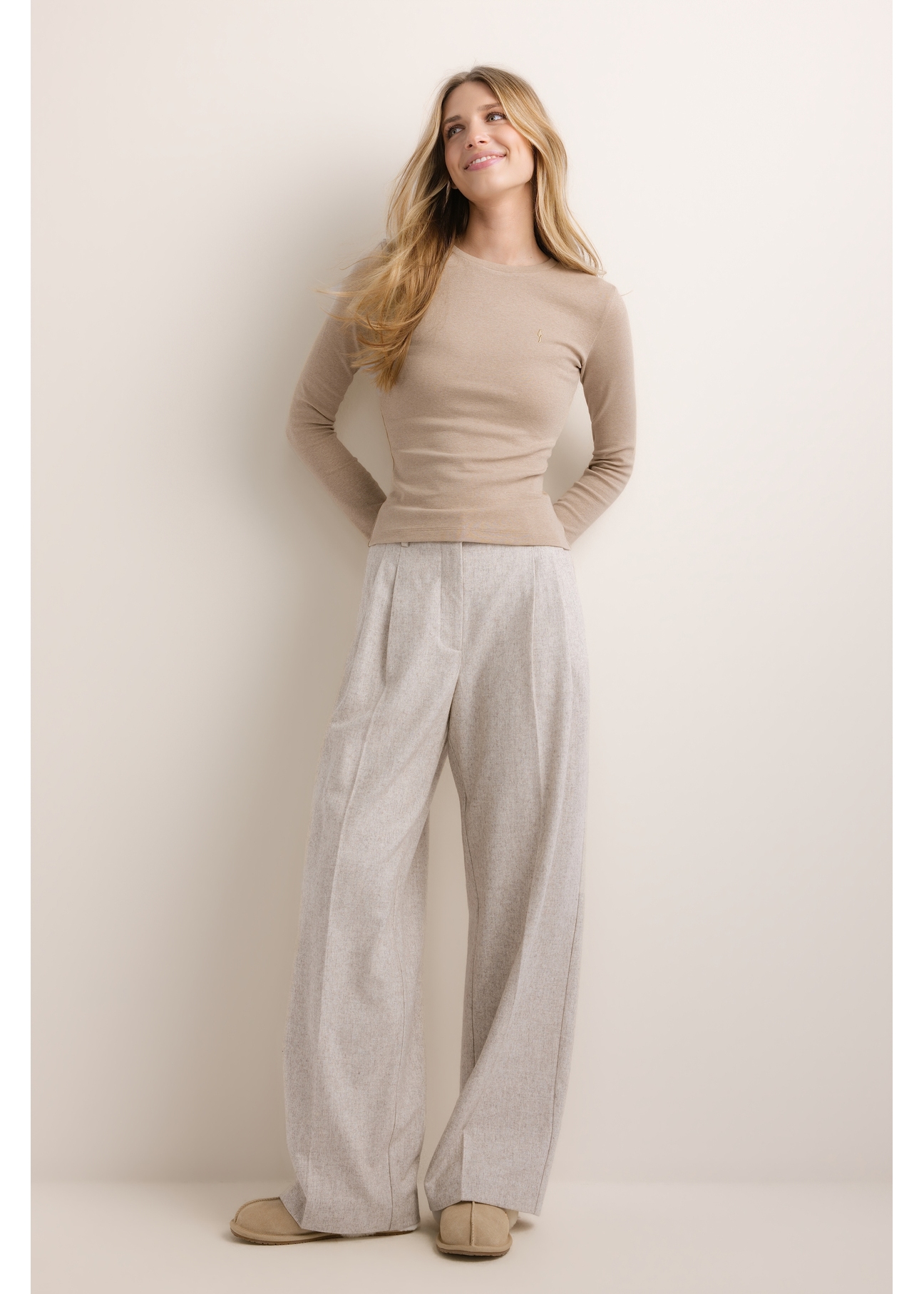 Jasnobeżowy bawełniany longsleeve damski LSLDT-0061-1J(Z26)