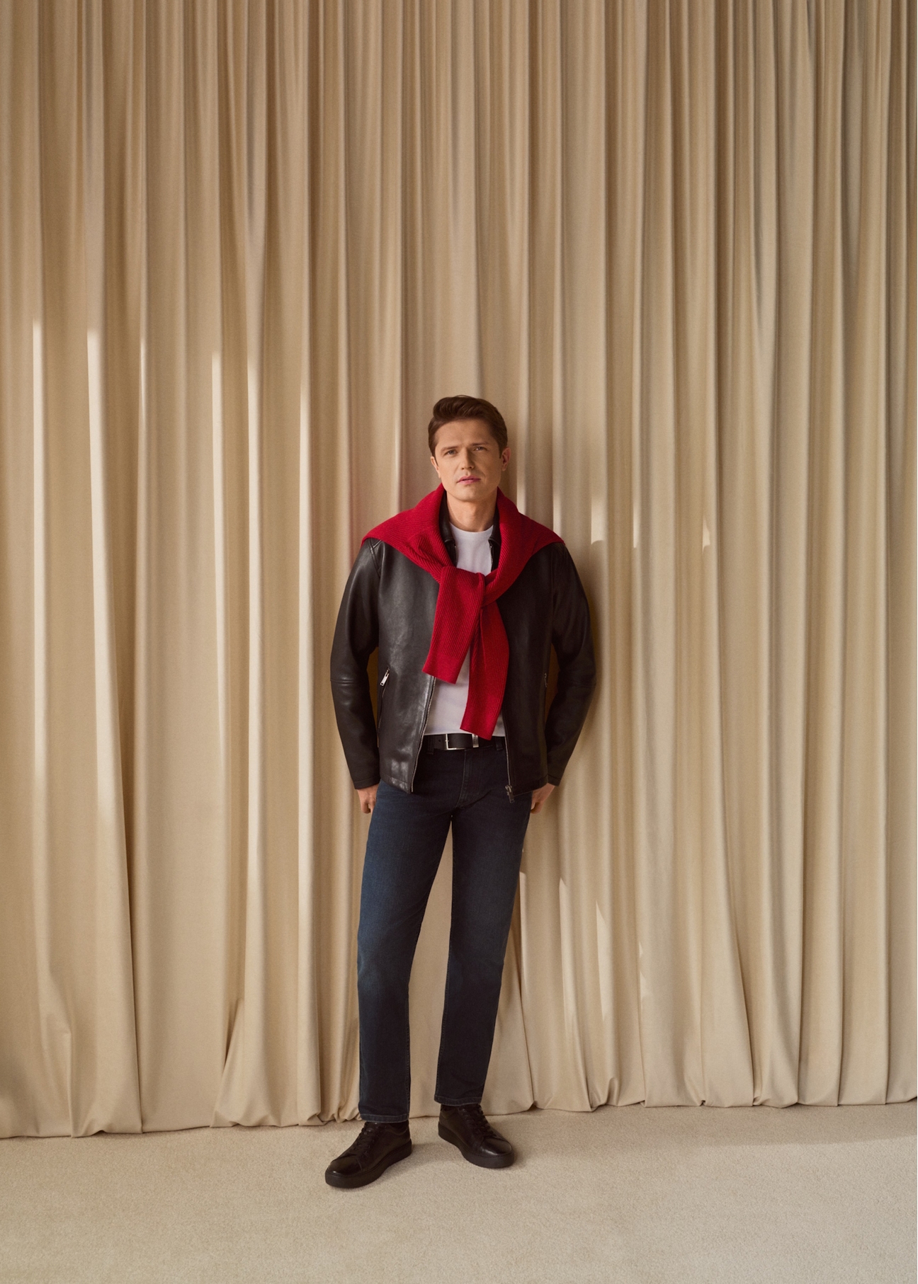 Чорна чоловіча шкіряна куртка KURMS-0363-99(W26)