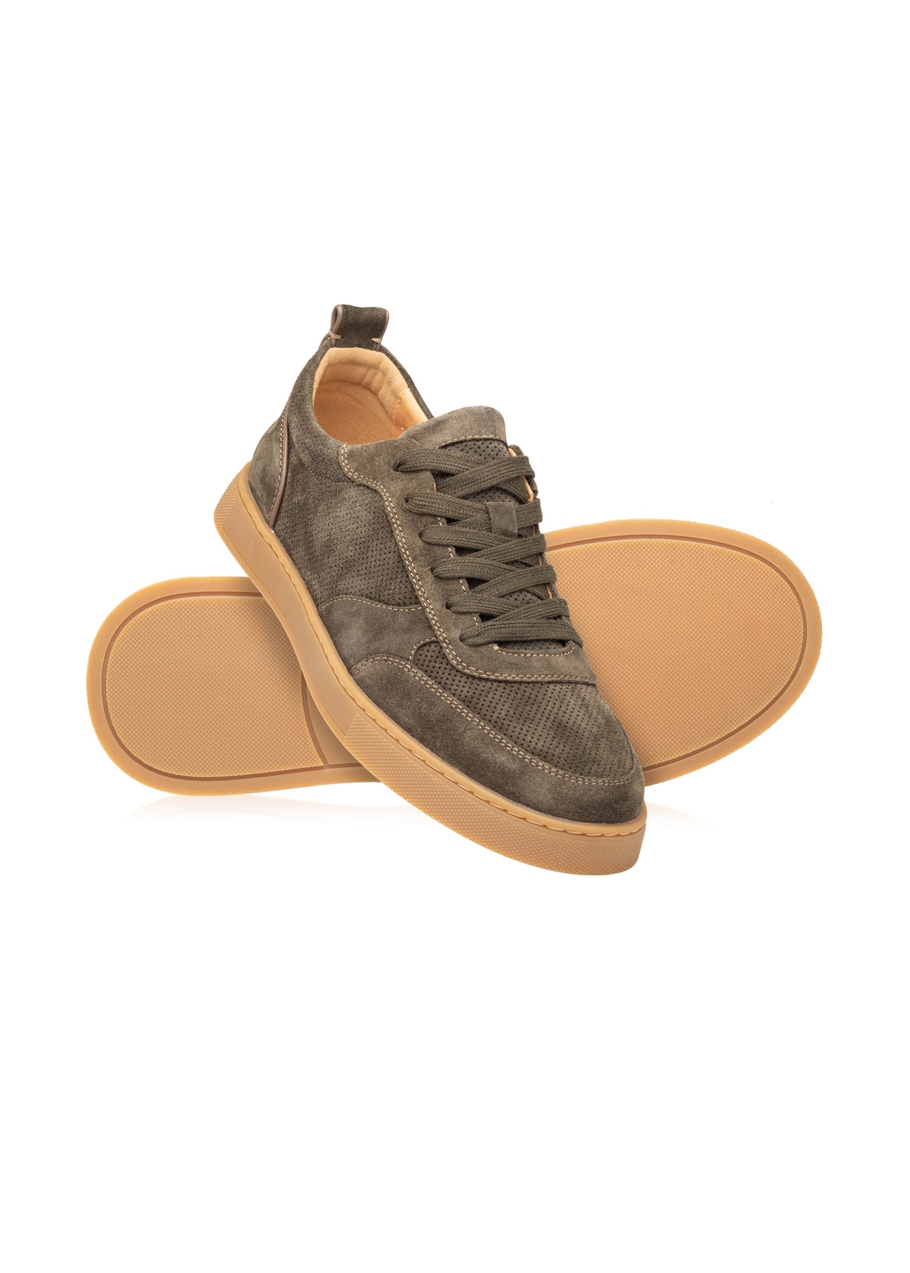 Шкіряне спортивне взуття кольору хакі BUTYM-0528-8D(W26), діагональний вигляд виробу на білому тлі.