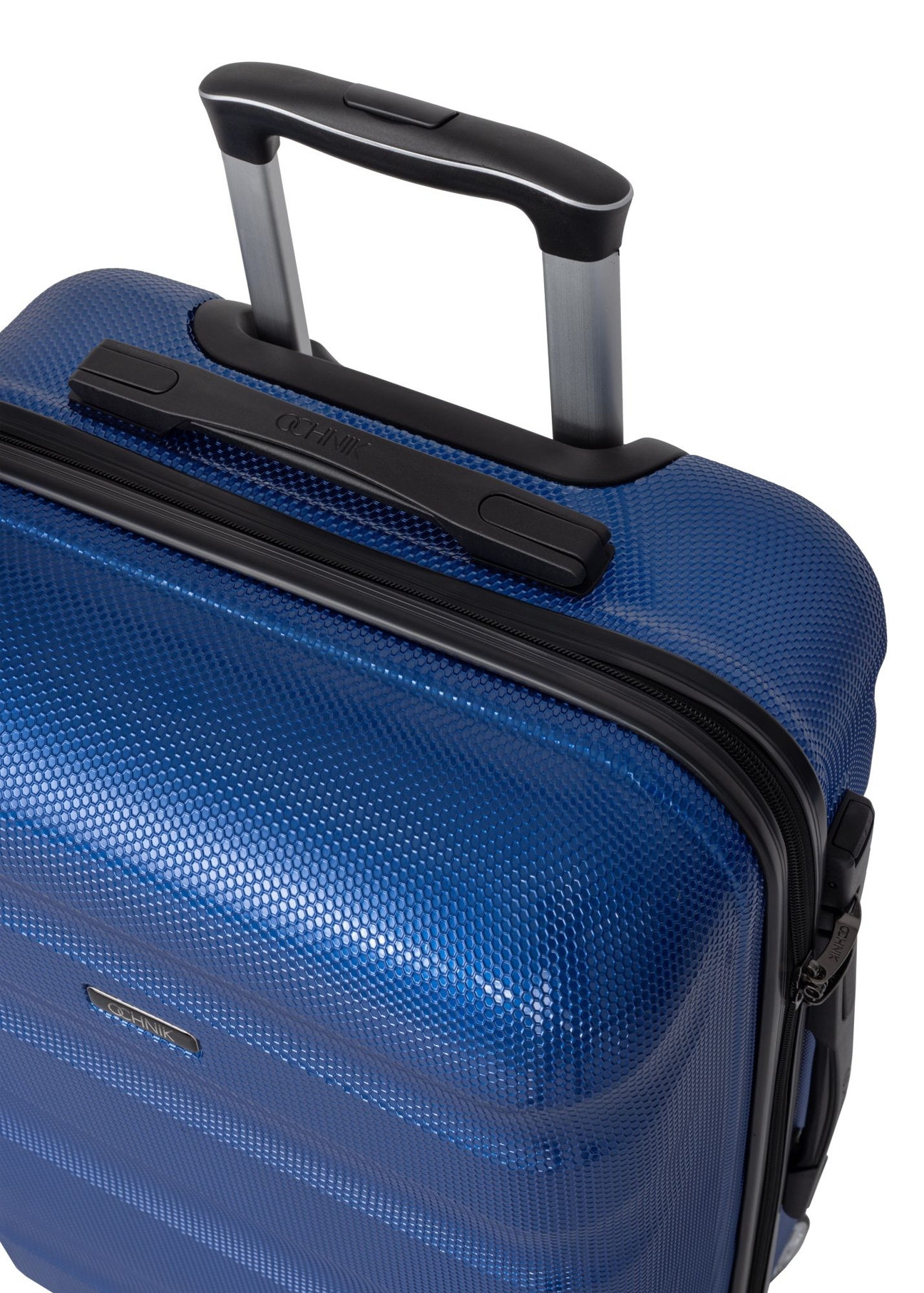 Валіза на колесах WALPC-0012-7C-16(W26), крупний план деталі виробу на білому фоні.