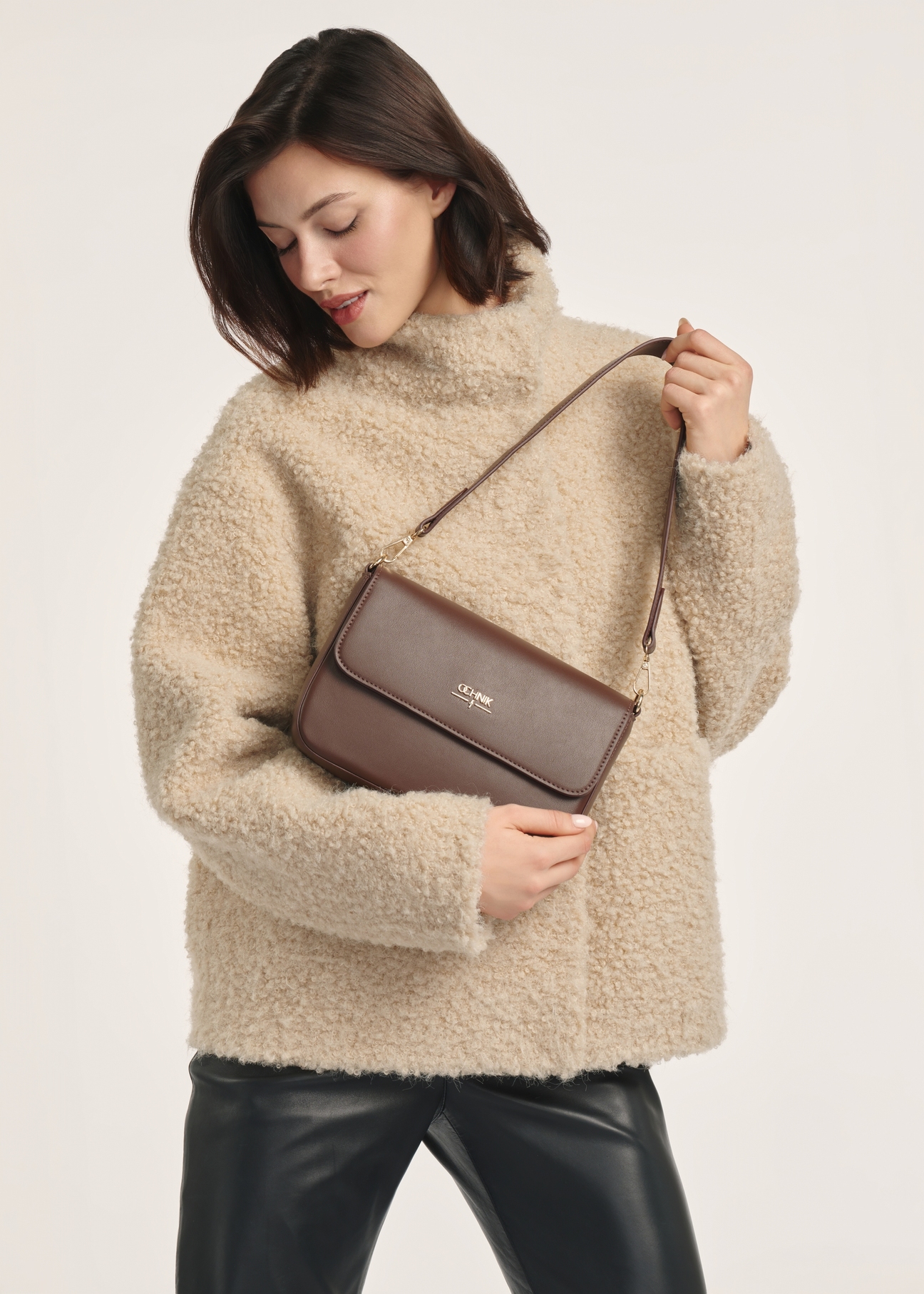 Czekoladowa listonoszka damska TOREC-0930-1H(W26)