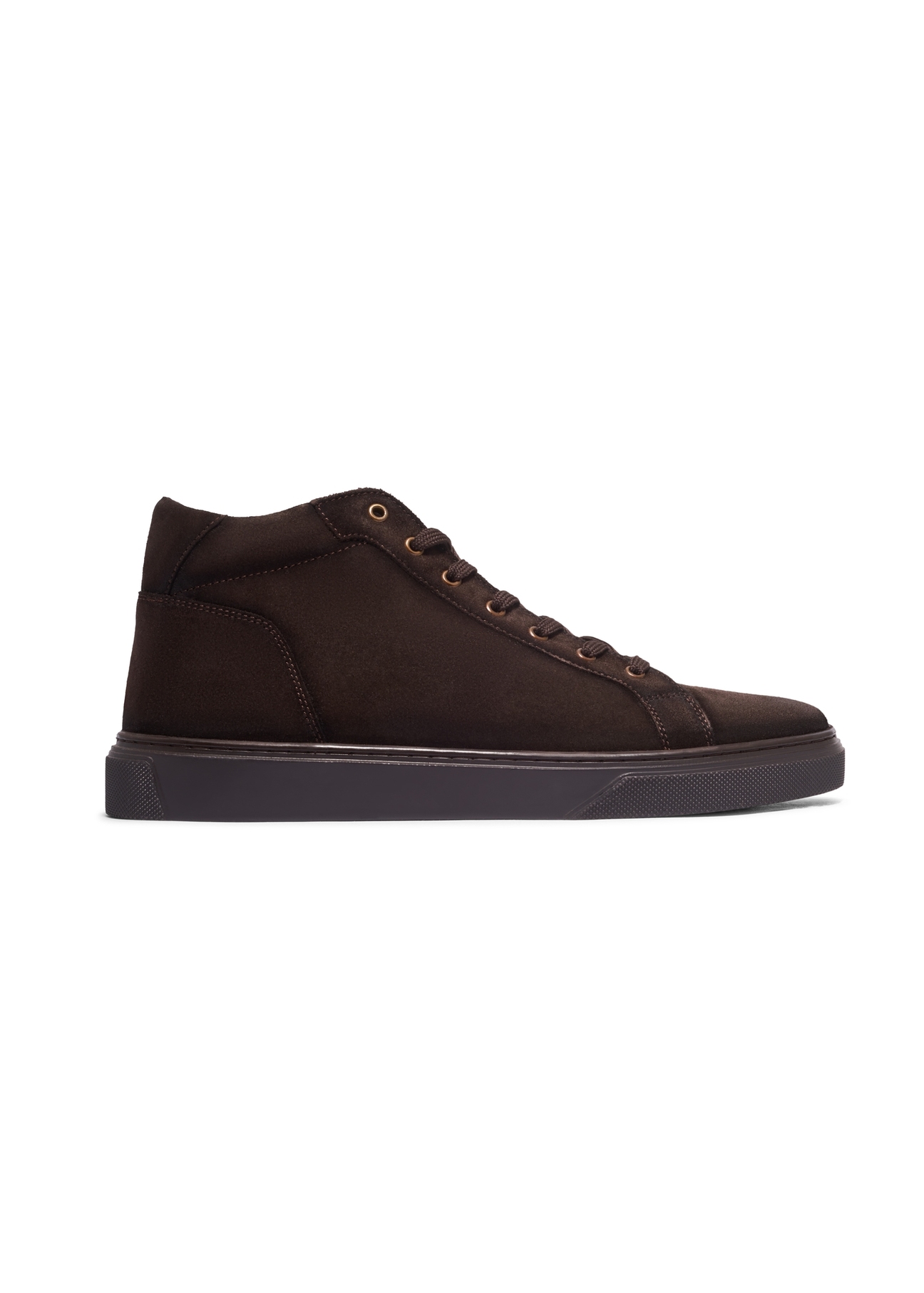 Темно-коричневі замшеві чоловічі туфлі BUTYM-0582-1I(Z26), вигляд виробу збоку на білому фоні.