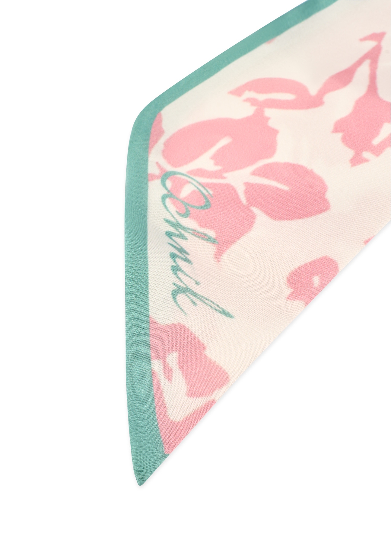 Кремова жіноча хустка з квітковим принтом SZADT-0187-5P(W26), крупний план деталі виробу на білому фоні.