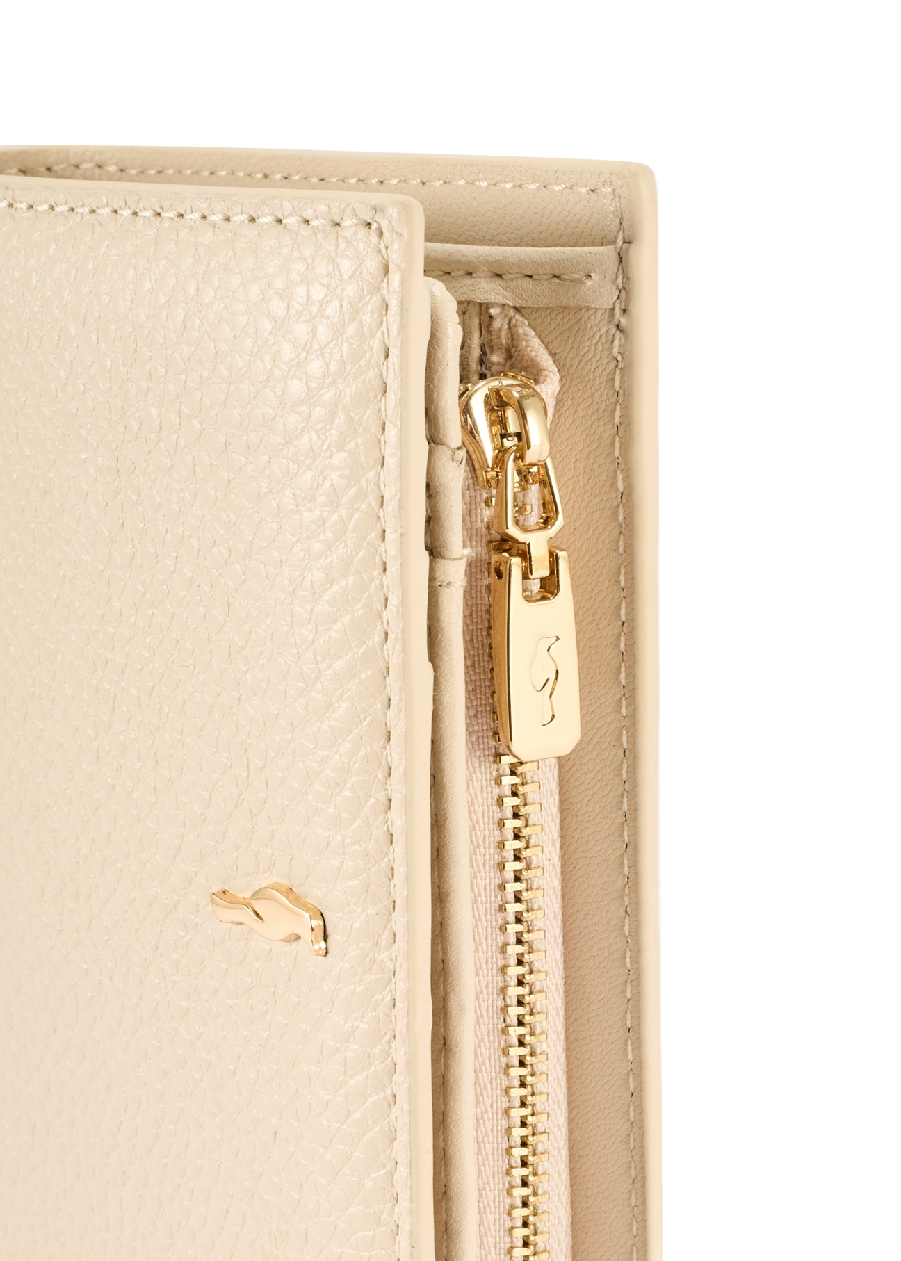 Жіночий гаманець кремового кольору зі шкіри PORES-0980R-0B(W26), крупний план деталі виробу на білому фоні.