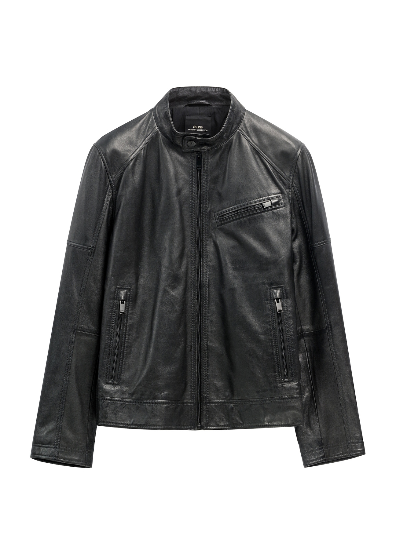 Чорна чоловіча шкіряна куртка KURMS-0400-99(W26), вигляд виробу спереду на білому тлі.