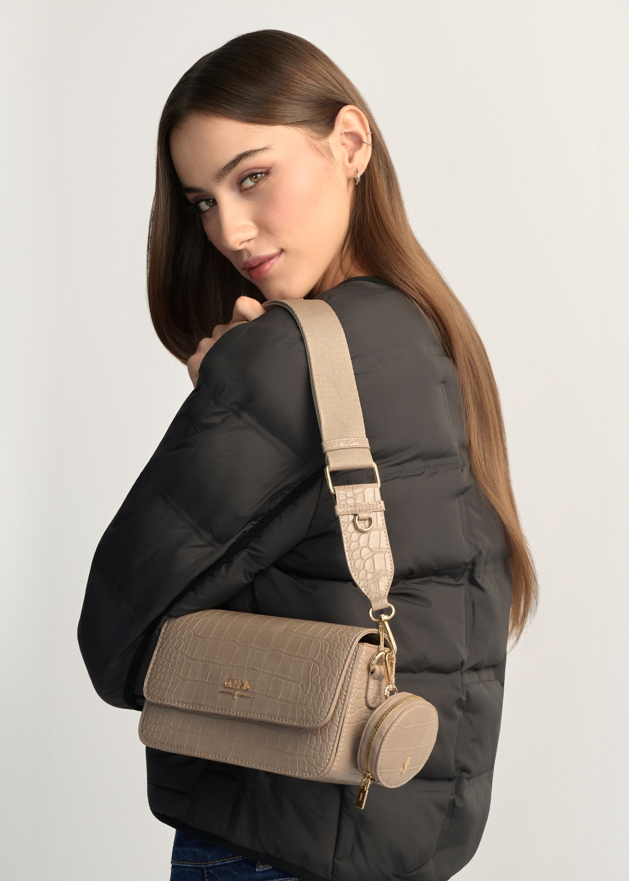 Mała beżowa torebka damska croco TOREC-1171-1D(W26)