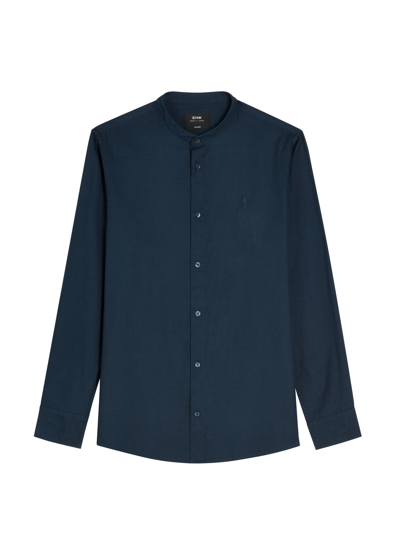 Темно-синя бавовняна чоловіча сорочка KOSMT-0326-7E(W26), вигляд виробу спереду на білому тлі.