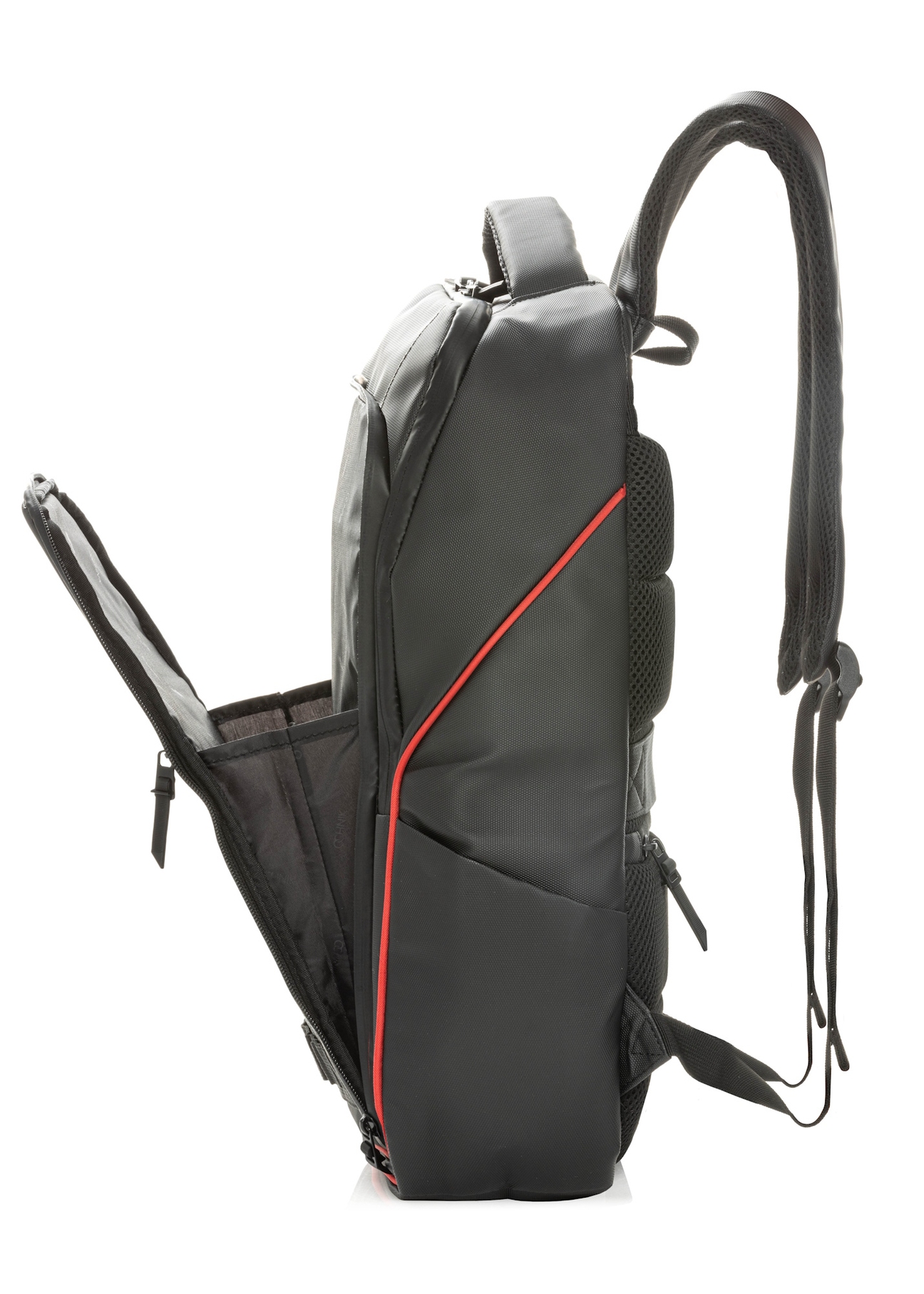 Чорний великий чоловічий рюкзак TORMN-0396-9J(W26), вигляд виробу збоку на білому фоні.