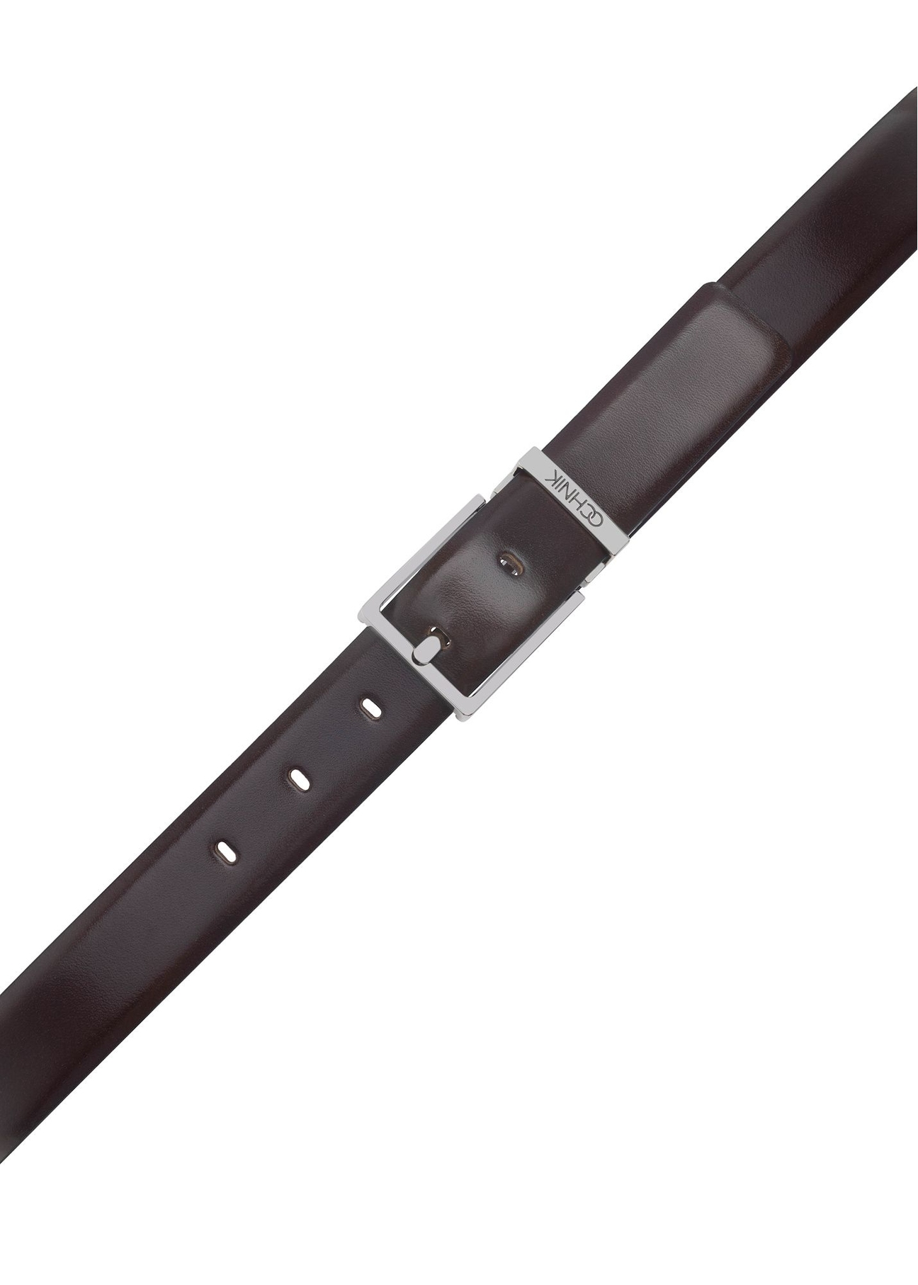 Чоловічий коричневий шкіряний ремінь PASMS-0263-1I(W26), крупний план пряжки на білому фоні.