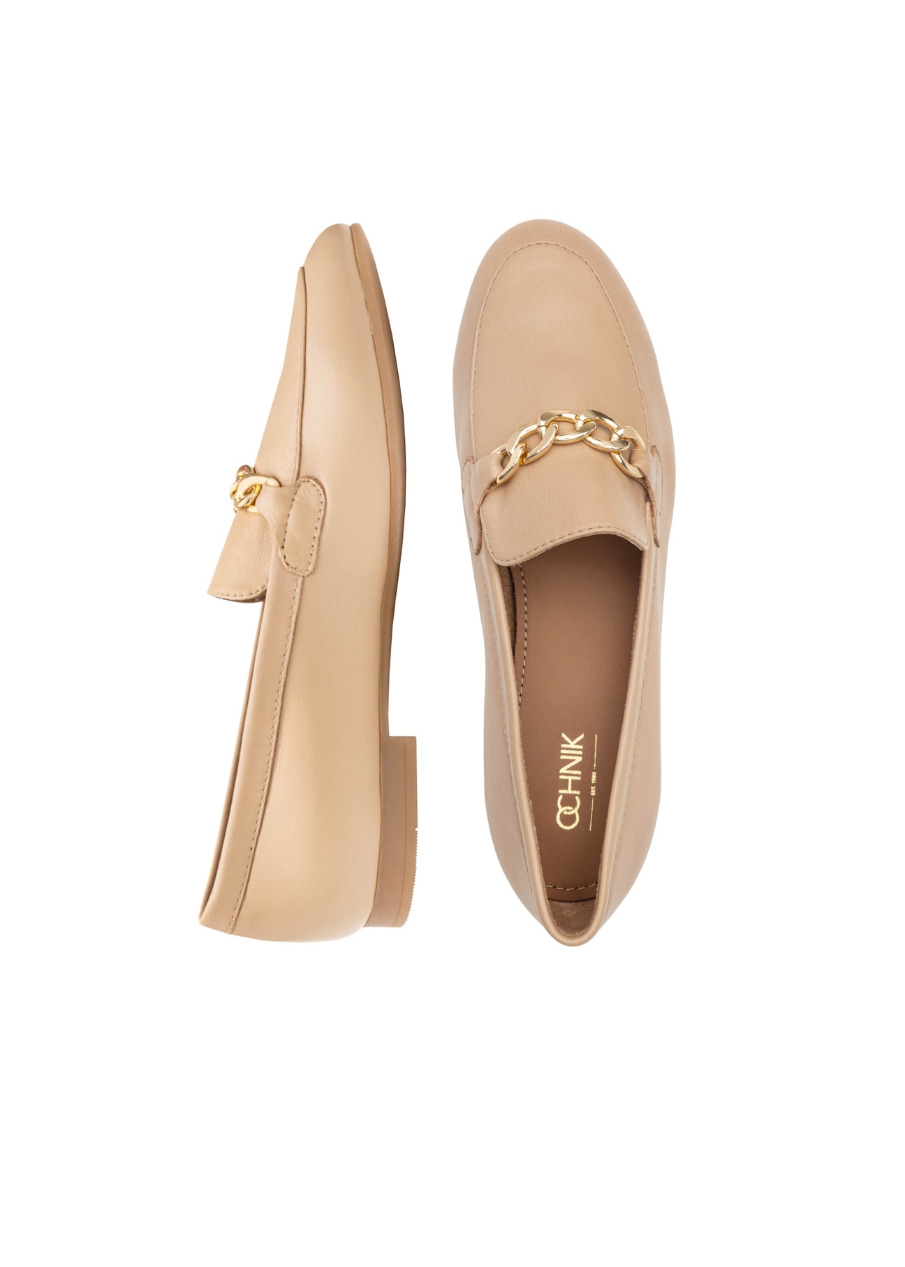 Жіночі темно-бежеві шкіряні мокасини з ланцюжком BUTYD-0914A-1B(W26), вигляд виробу зверху на білому тлі.