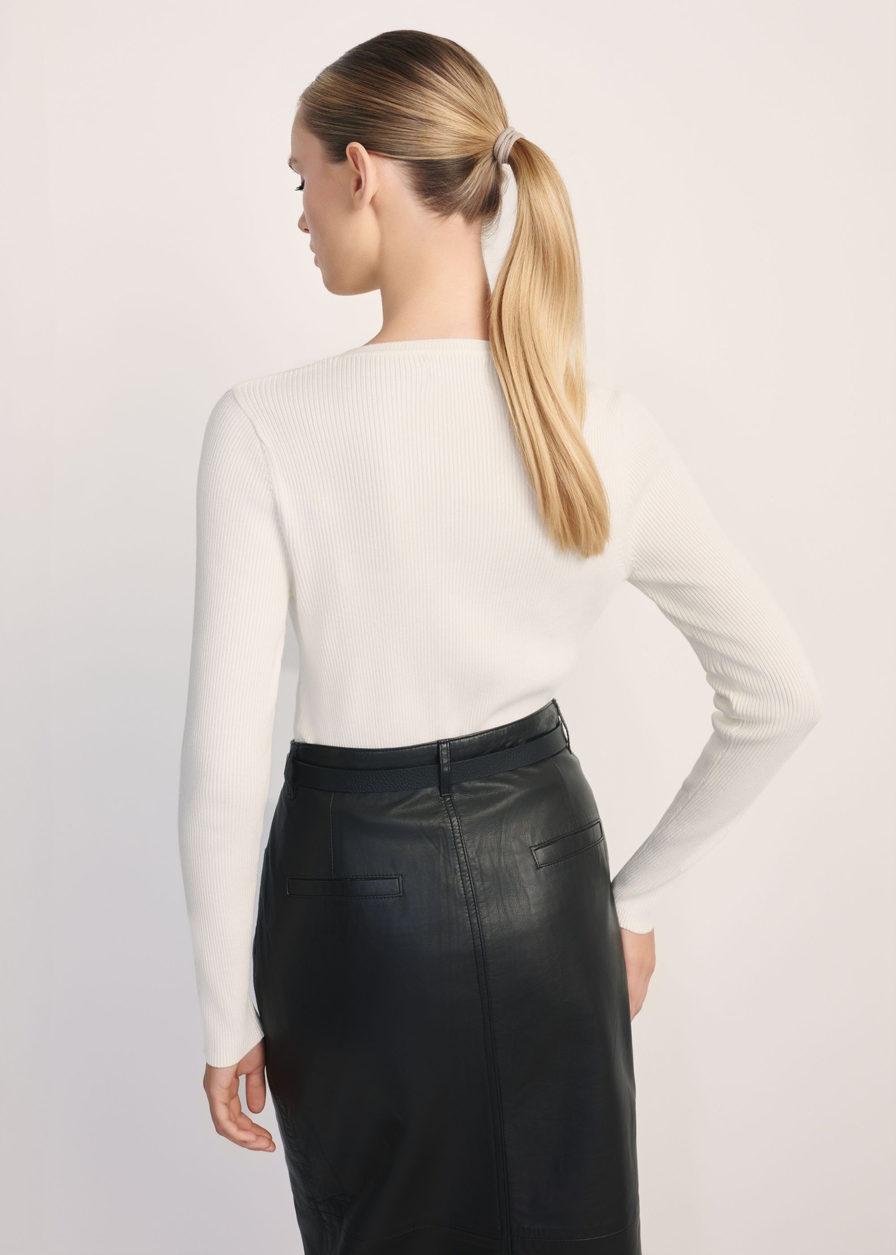 Prążkowany longsleeve damski LSLDT-0028-0B(W26)