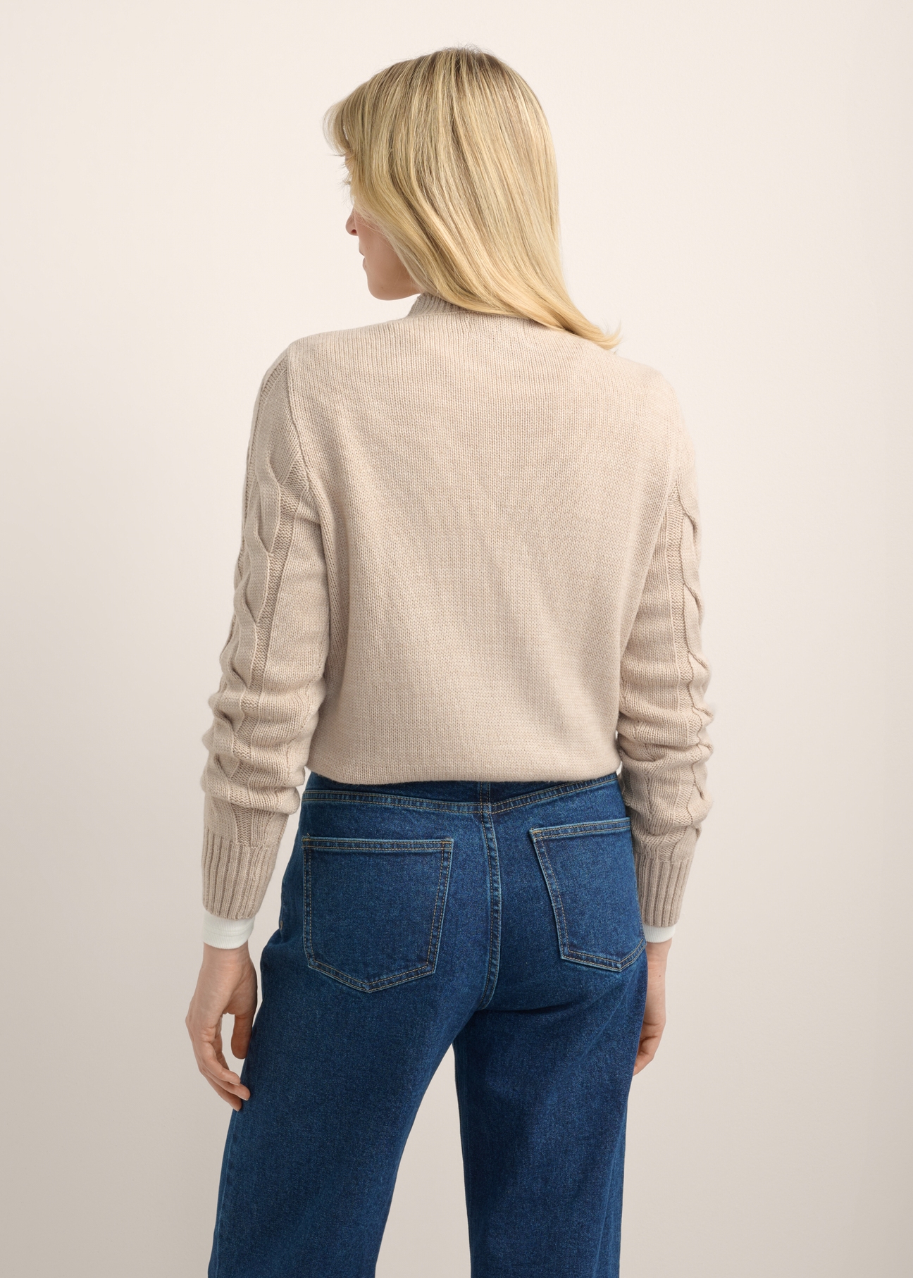Sweter damski z ozdobnym splotem SWEDT-0210-1J(Z26)