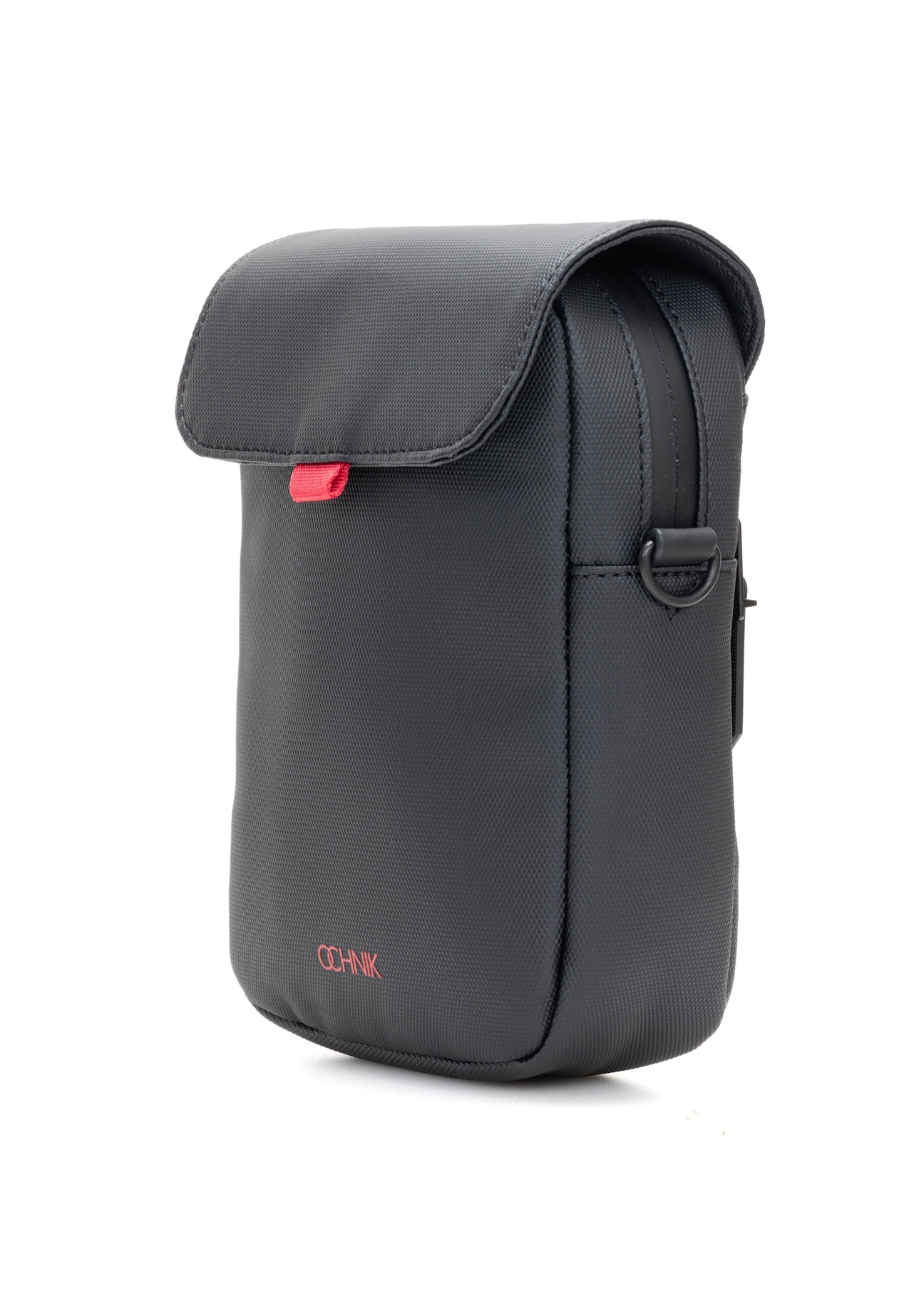 Чоловіча маленька чорна сумка-месенджер TORMN-0399-9J(W26), діагональний вигляд виробу на білому фоні.