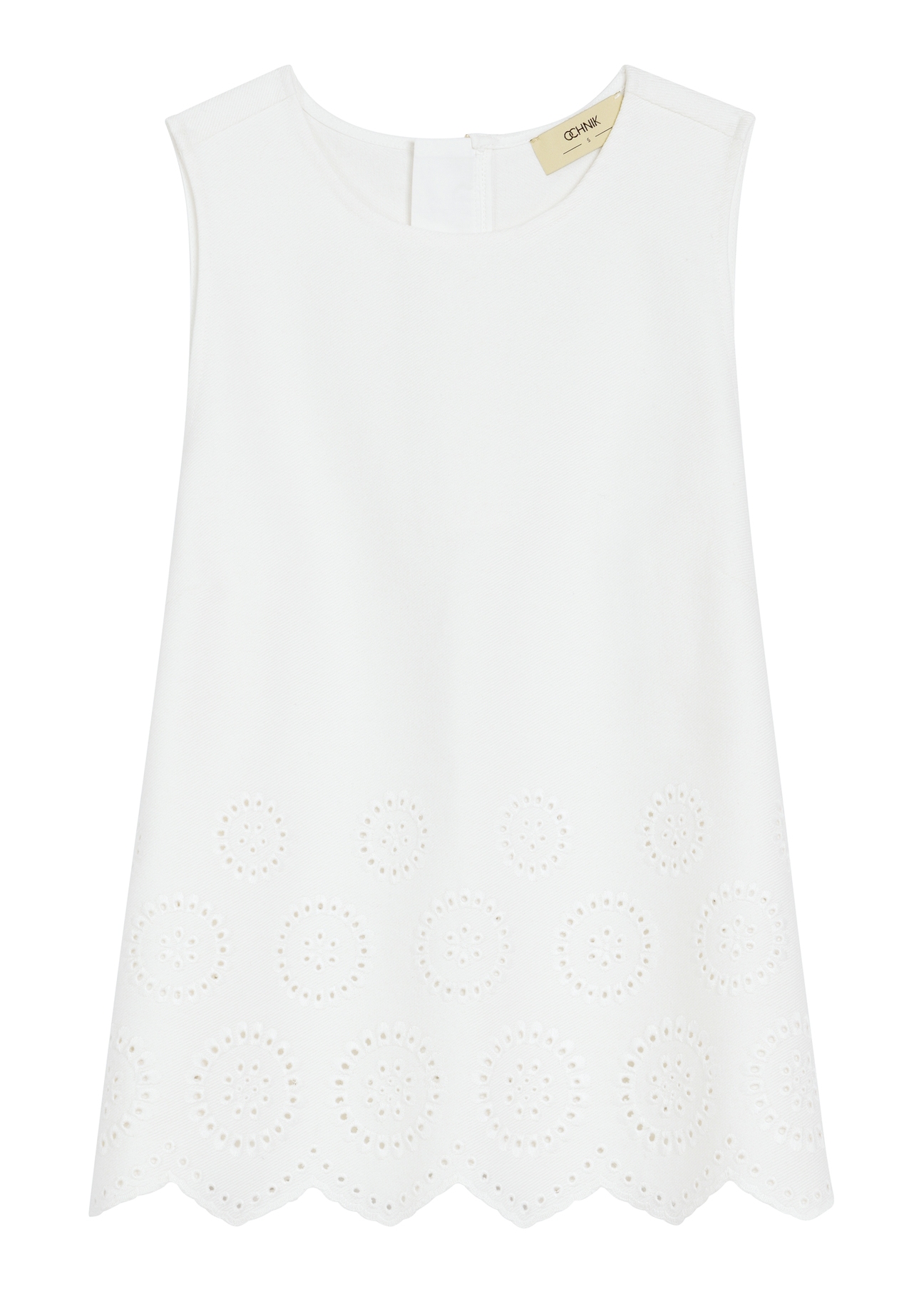 Біла жіноча блузка BLUDT-0207-0B(W26), вигляд виробу спереду на білому фоні.