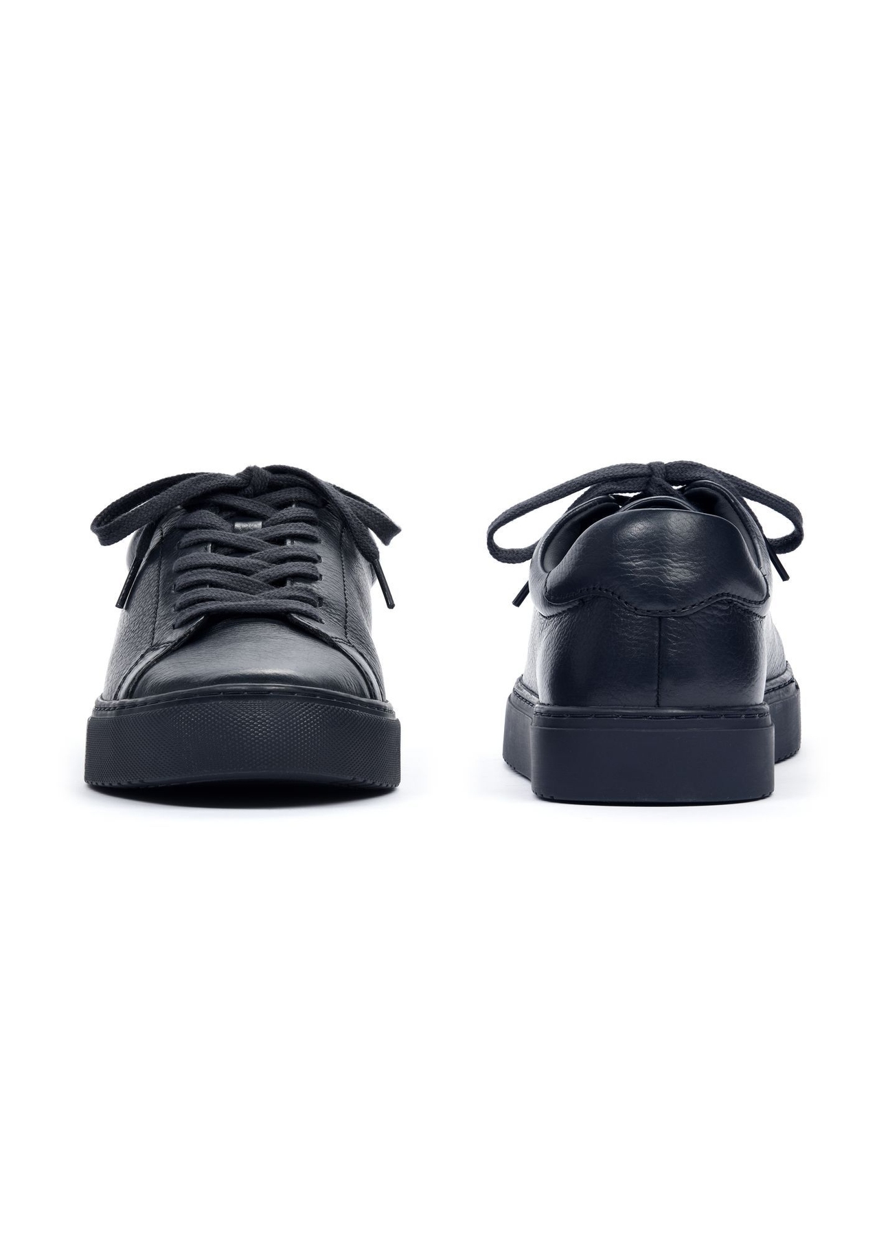 Темно-синє шкіряне спортивне взуття BUTYM-0503A-7E(W26), вигляд виробу спереду та ззаду на білому тлі.