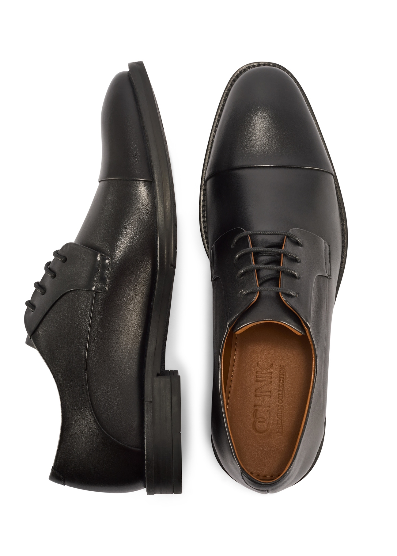 Чоловіче шкіряне чорне взуття BUTYM-0483-99(W26), вигляд виробу зверху на білому фоні.