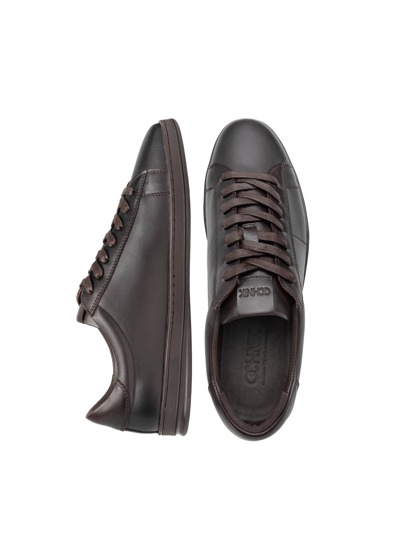 Коричневі чоловічі шкіряні туфлі BUTYM-0490-1I(W26), вигляд виробу зверху на білому фоні.