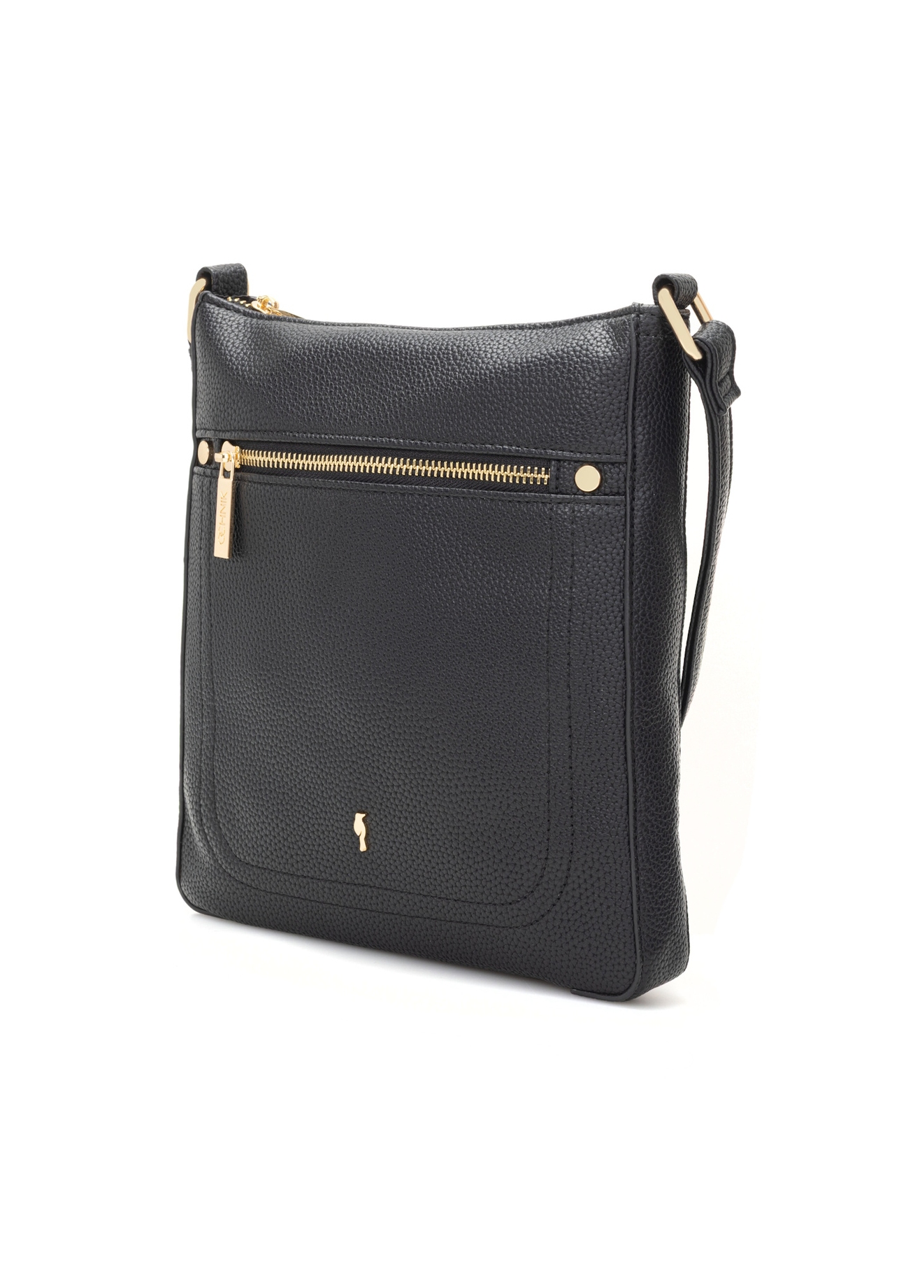 Чорна жіноча сумка-месенджер зі штучної шкіри TOREC-1177-99(W26), діагональний вигляд виробу на білому фоні.