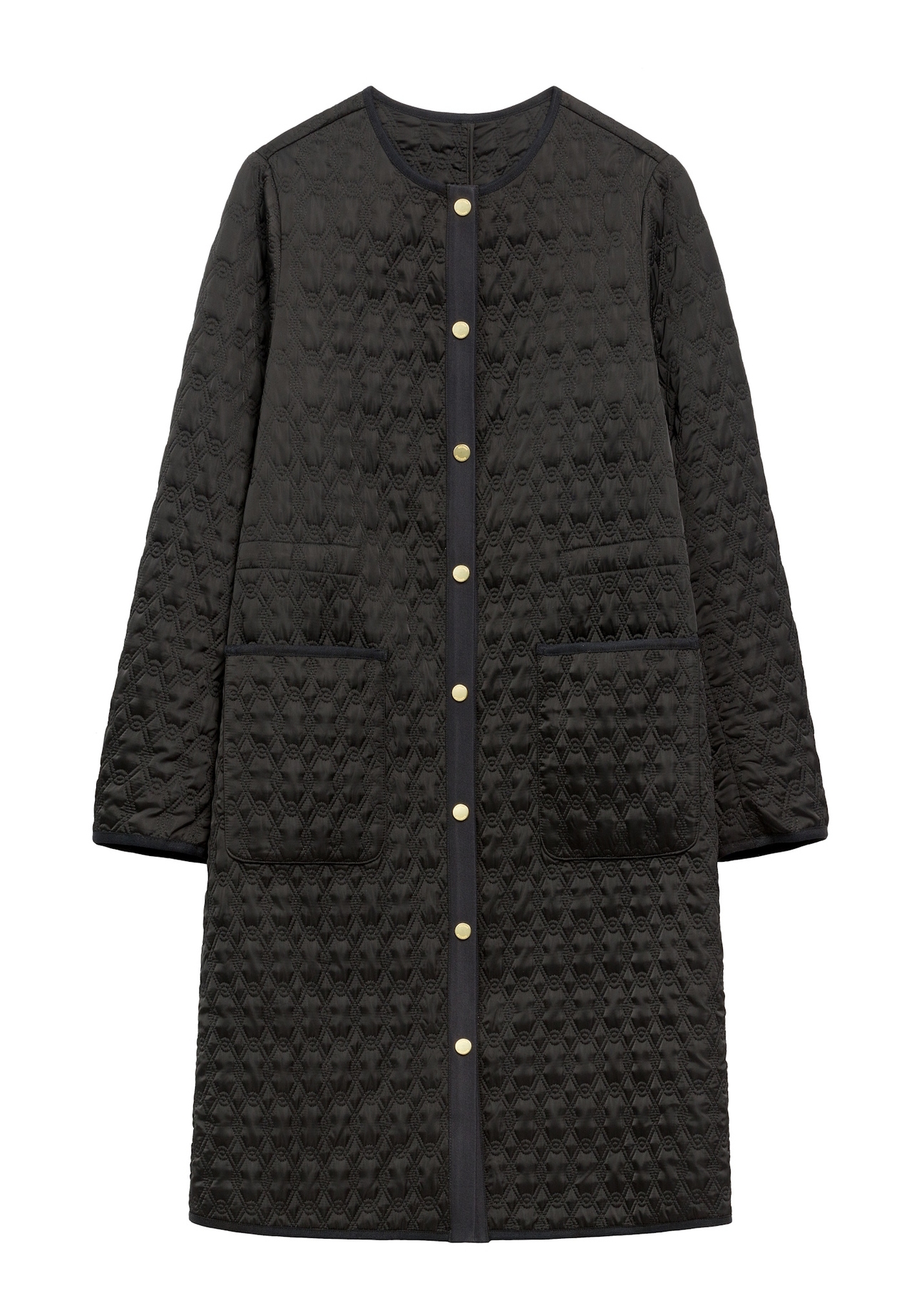 Чорна довга жіноча стьобана куртка KURDT-0631-99(W26), вигляд виробу спереду на білому тлі.