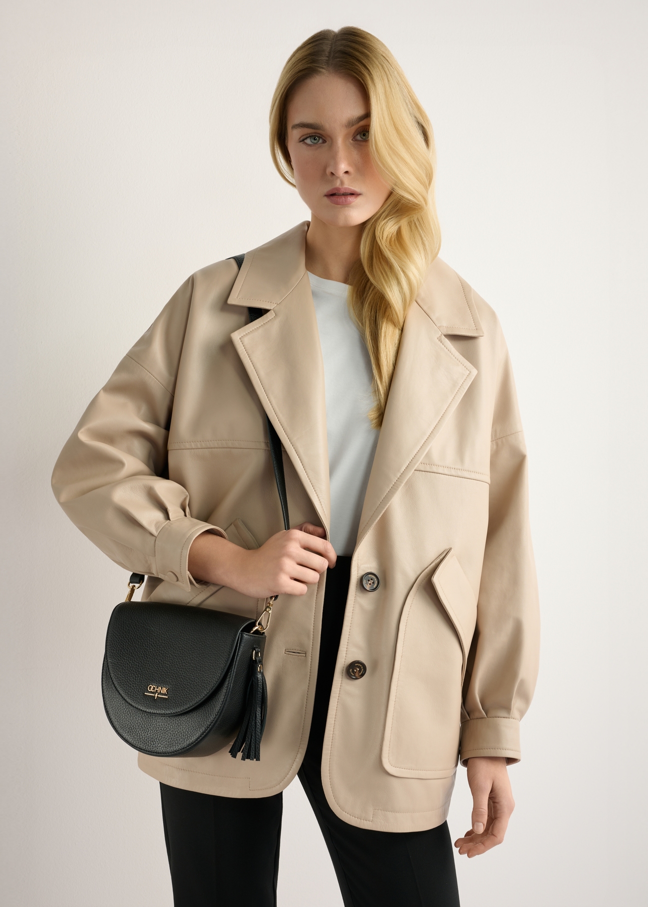 Чорна шкіряна жіноча сумка через плече TORES-1283-9I(W26)