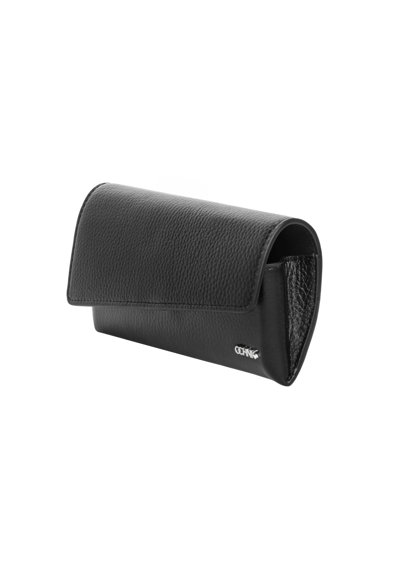 Чорний шкіряний футляр для окулярів PORES-1014R-9I(Z26), діагональний вигляд виробу на білому тлі.