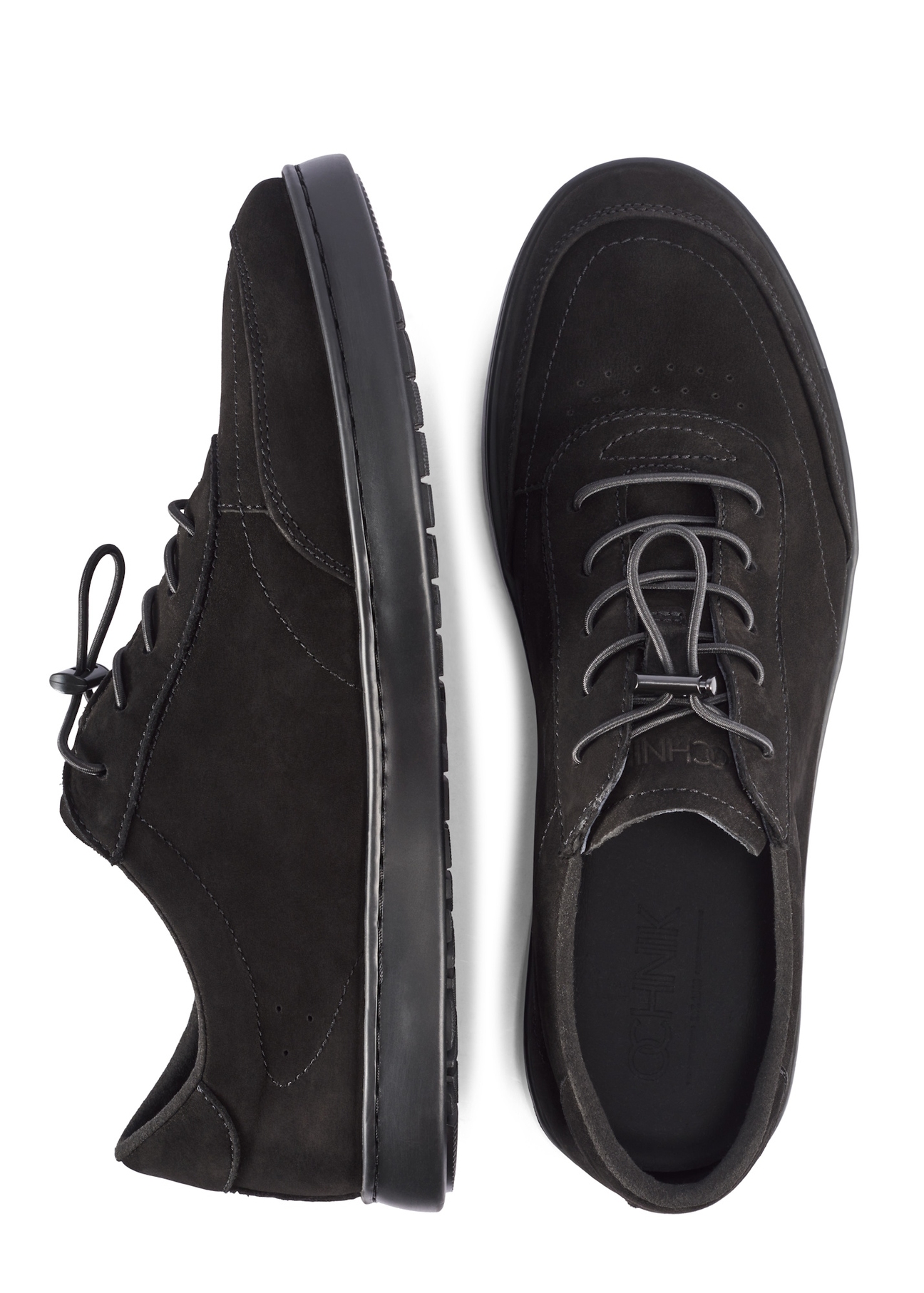 Чорне чоловіче шкіряне взуття BUTYM-0529-99(W26), вигляд виробу зверху на білому фоні.