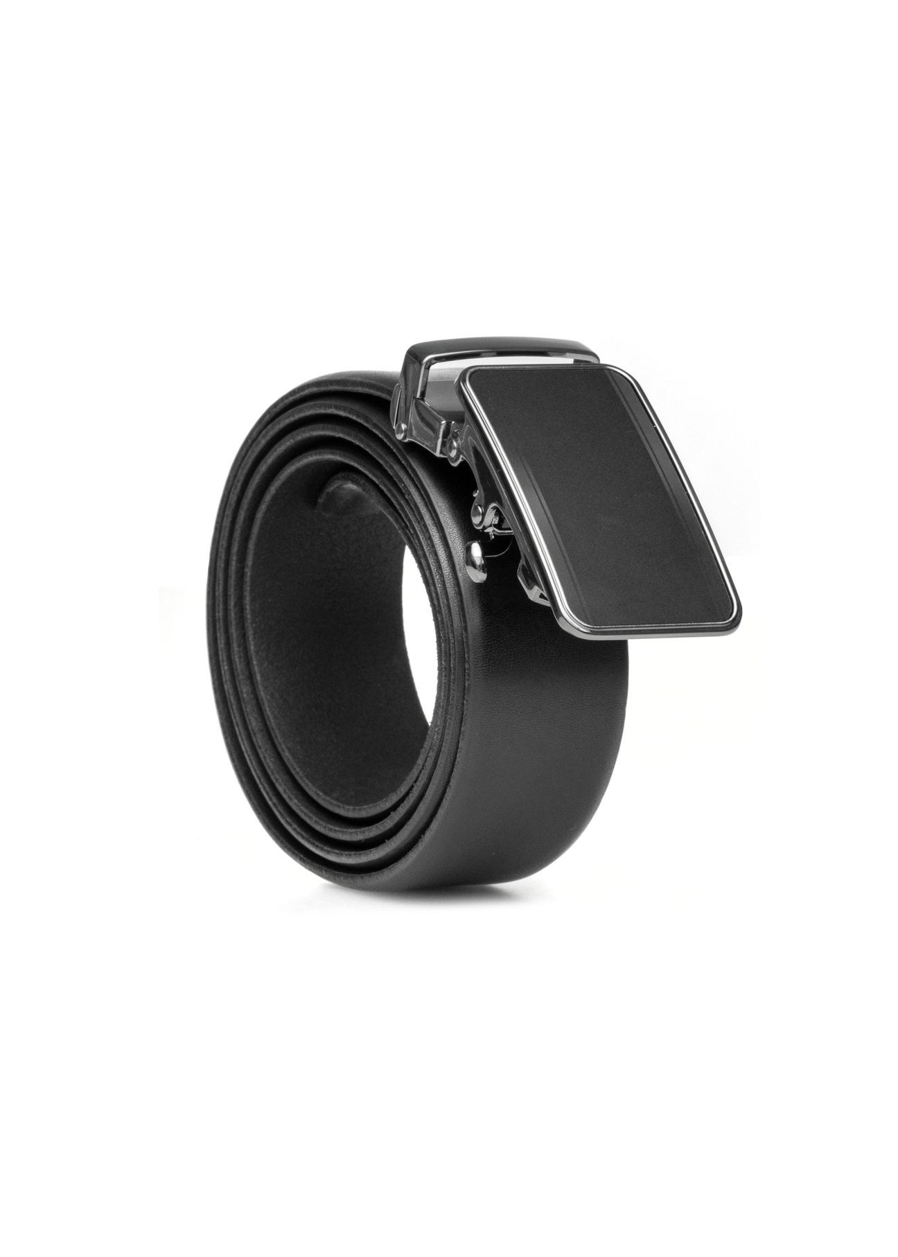 Чорний чоловічий шкіряний ремінь PASMS-0276-99(W26), діагональний вигляд виробу на білому тлі.