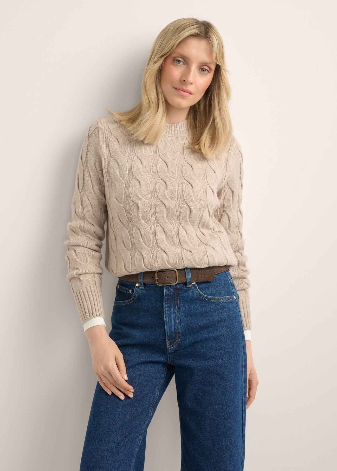Sweter damski z ozdobnym splotem SWEDT-0210-1J(Z26)