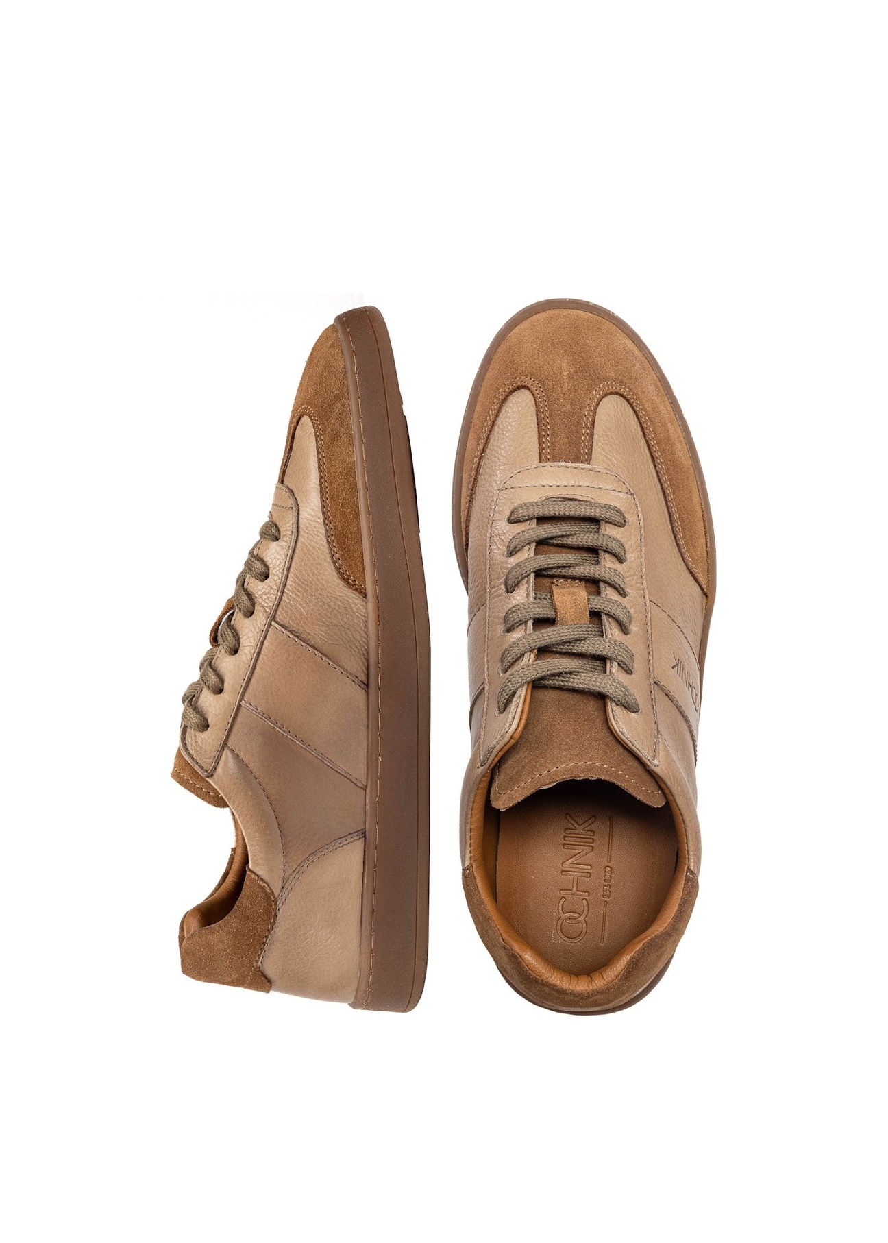 Чоловіче шкіряне спортивне взуття BUTYM-0487-1B(W26), вигляд виробу зверху на білому фоні.