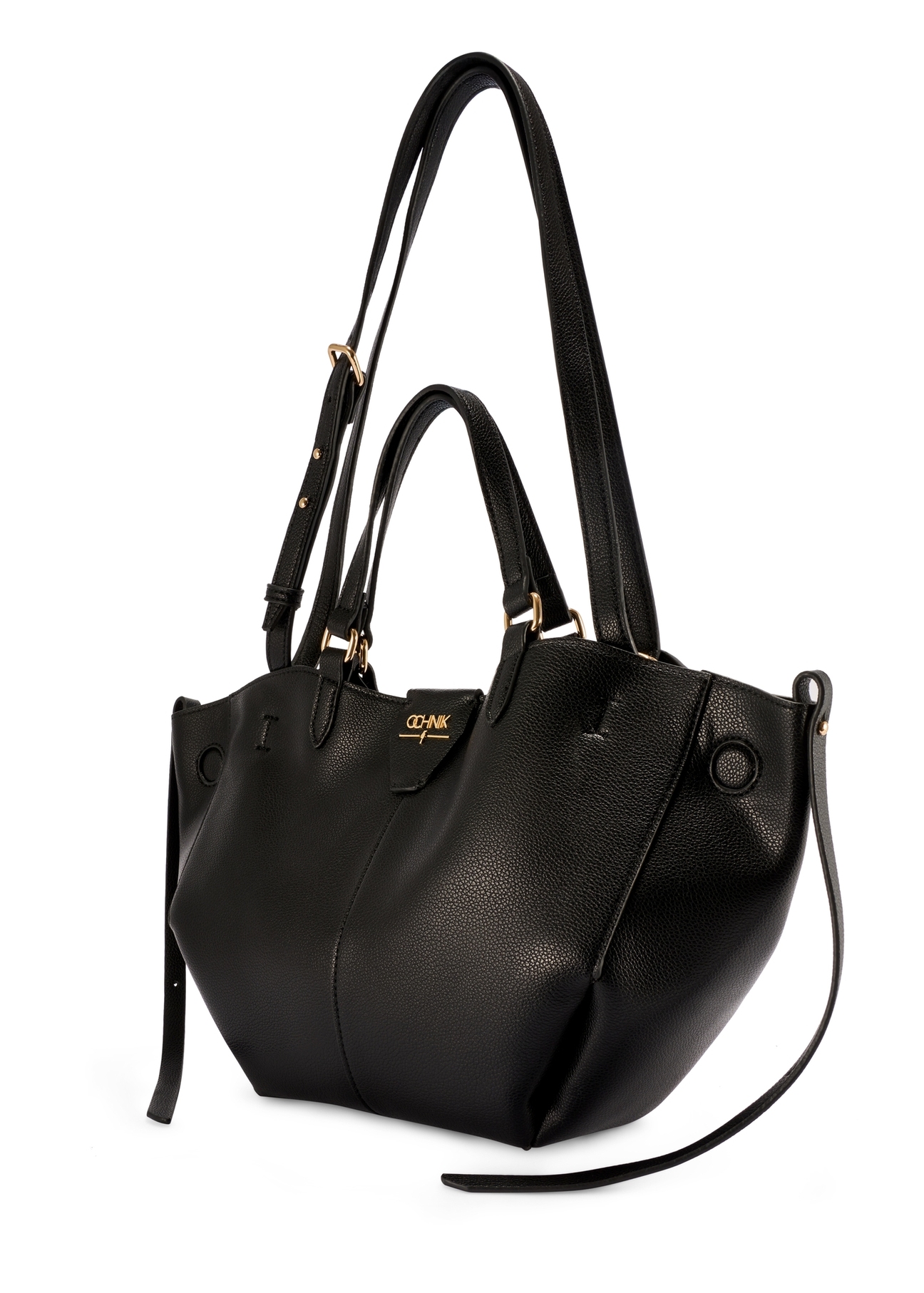 Чорна жіноча сумка через плече TOREC-1231-99(W26), діагональний вигляд виробу на білому фоні.