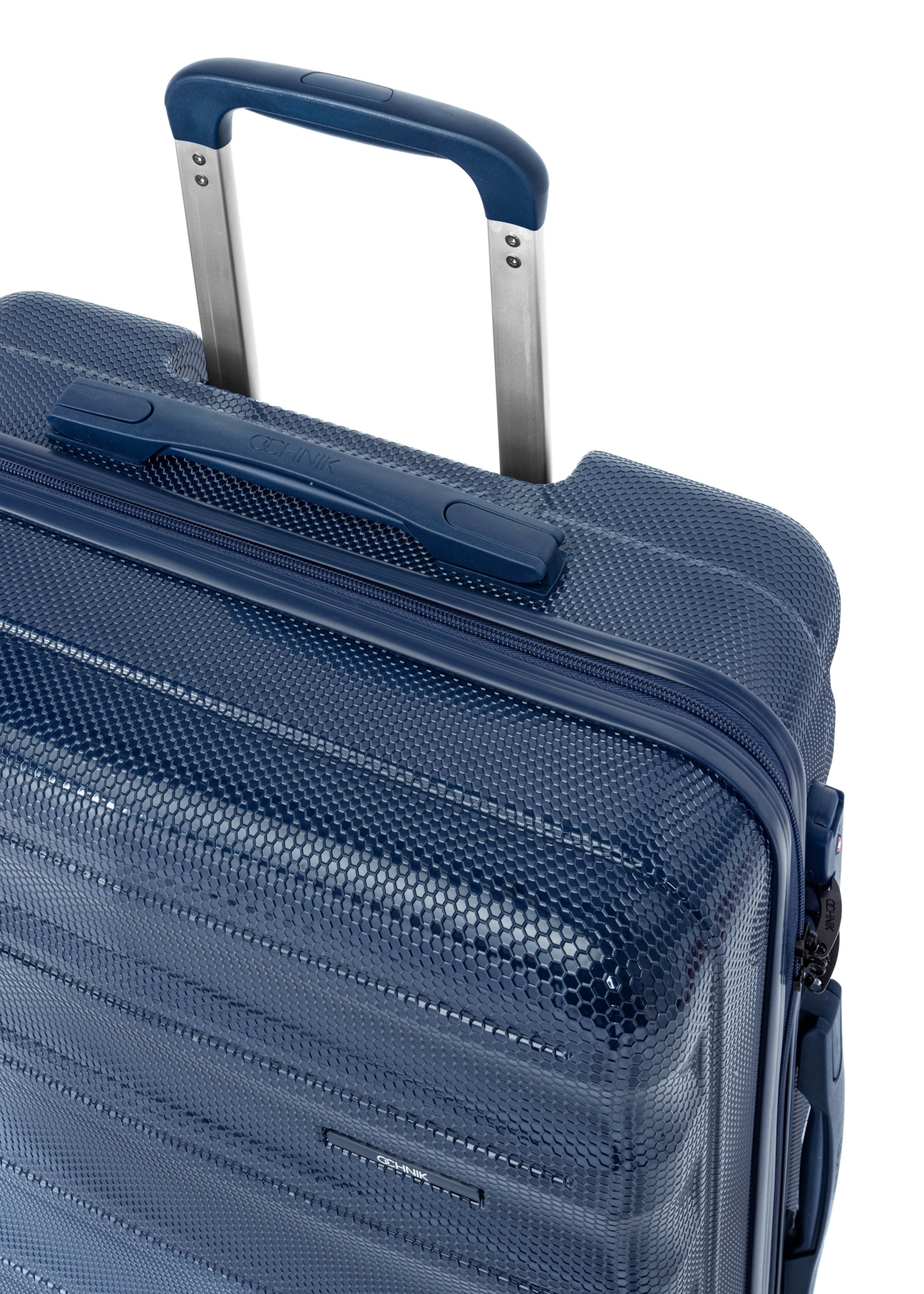 Маленька валіза на колесах WALPC-0015-7D-19(W26), вигляд ручки виробу на білому фоні.