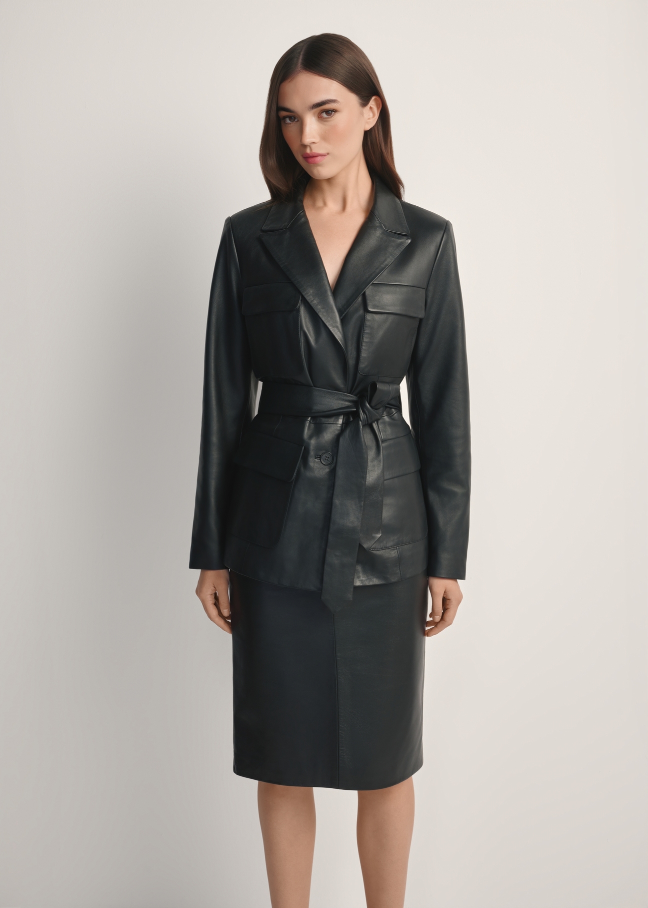 Жіноча чорна шкіряна куртка з ременем KURDS-0545-99(W26), вигляд виробу спереду на моделі. Видно половину силуету.