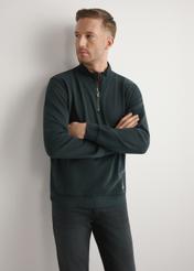 Чоловіча чорна бавовняна толстовка BLZMT-0077-99(W26), вигляд виробу спереду на моделі. Видно половину силуету.