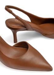 Коричневі туфлі на відкритому каблуці BUTYD-1078A-1D(W26), крупний план деталі виробу на білому фоні.